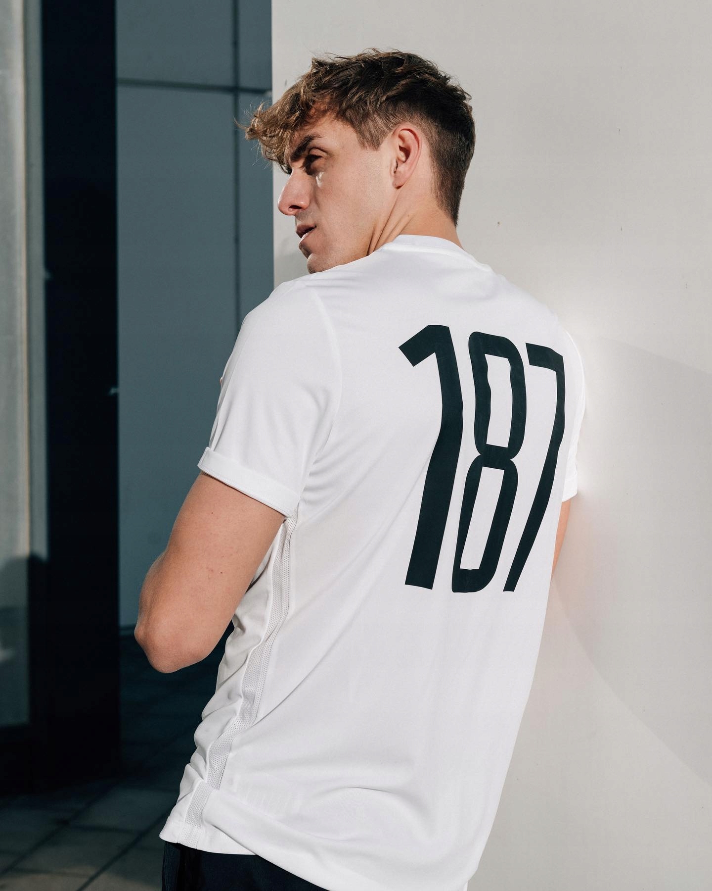 KOSZULKA NIKE MĘSKA TEAM PLATIN SPORTOWA DRY-FIT rozmiar L Kod producenta KOSZULKA NIKE MĘSKA SPORTOWA DRY-FIT roz L