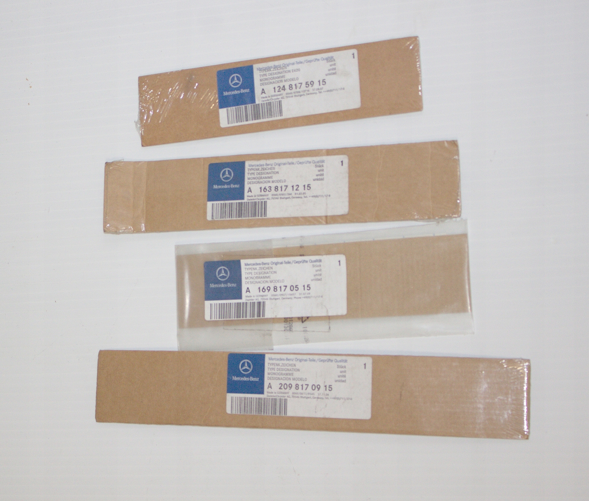 NOWY EMBLEMAT ZNACZEK MERCEDES A C E klasa Producent części Mercedes-Benz OE