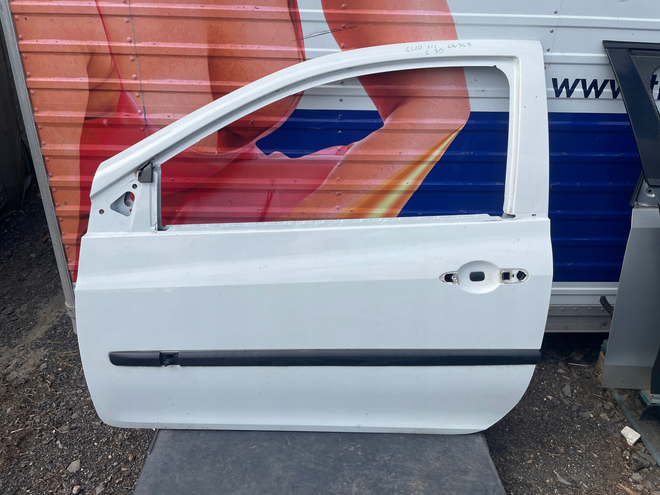 RENAULT CLIO III LIFT 3D door left front OV369