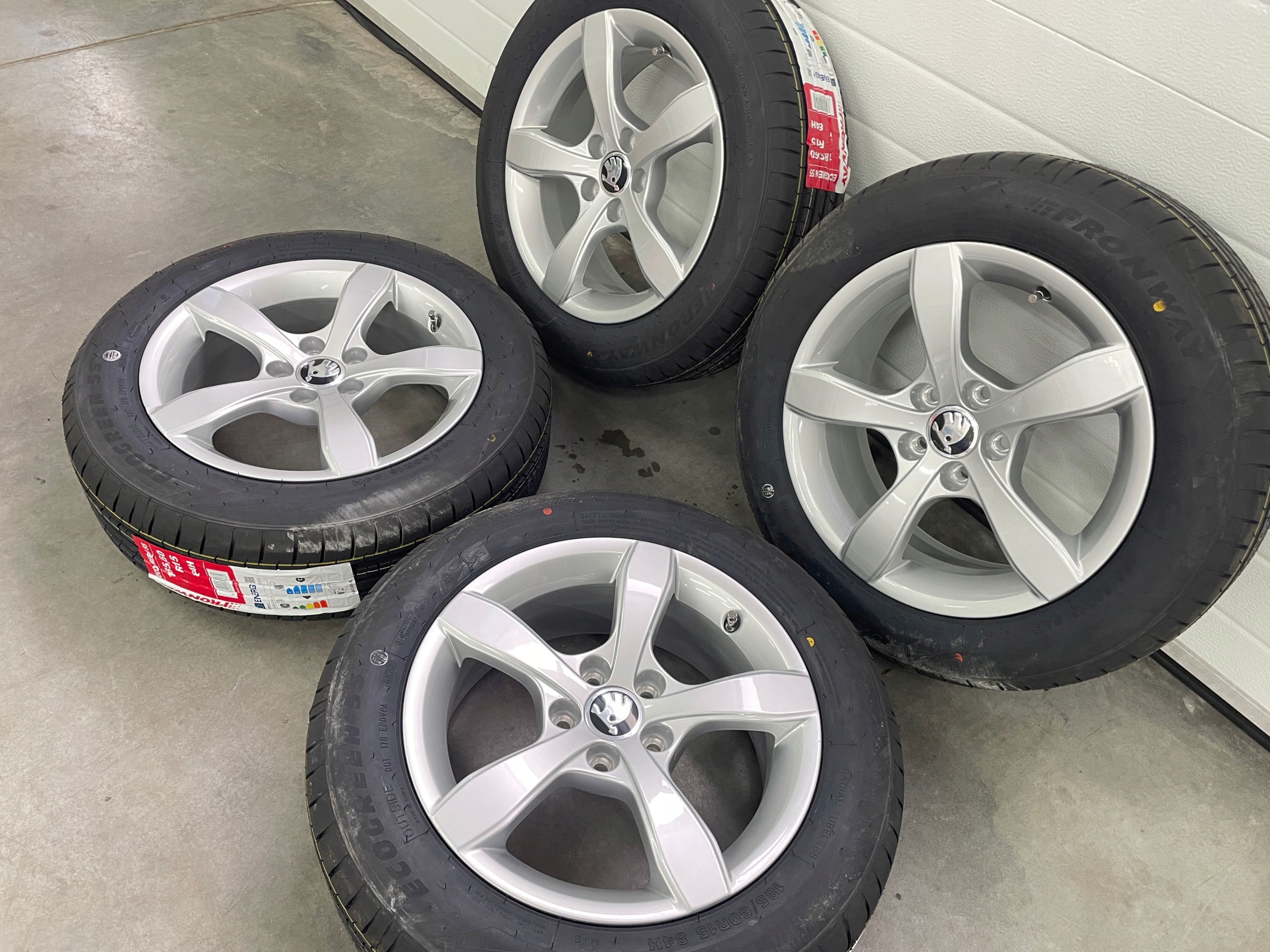 SKODA FABIA KOŁA LETNIE 185/60R15 ORYGINALNE NOWE Średnica felgi 15