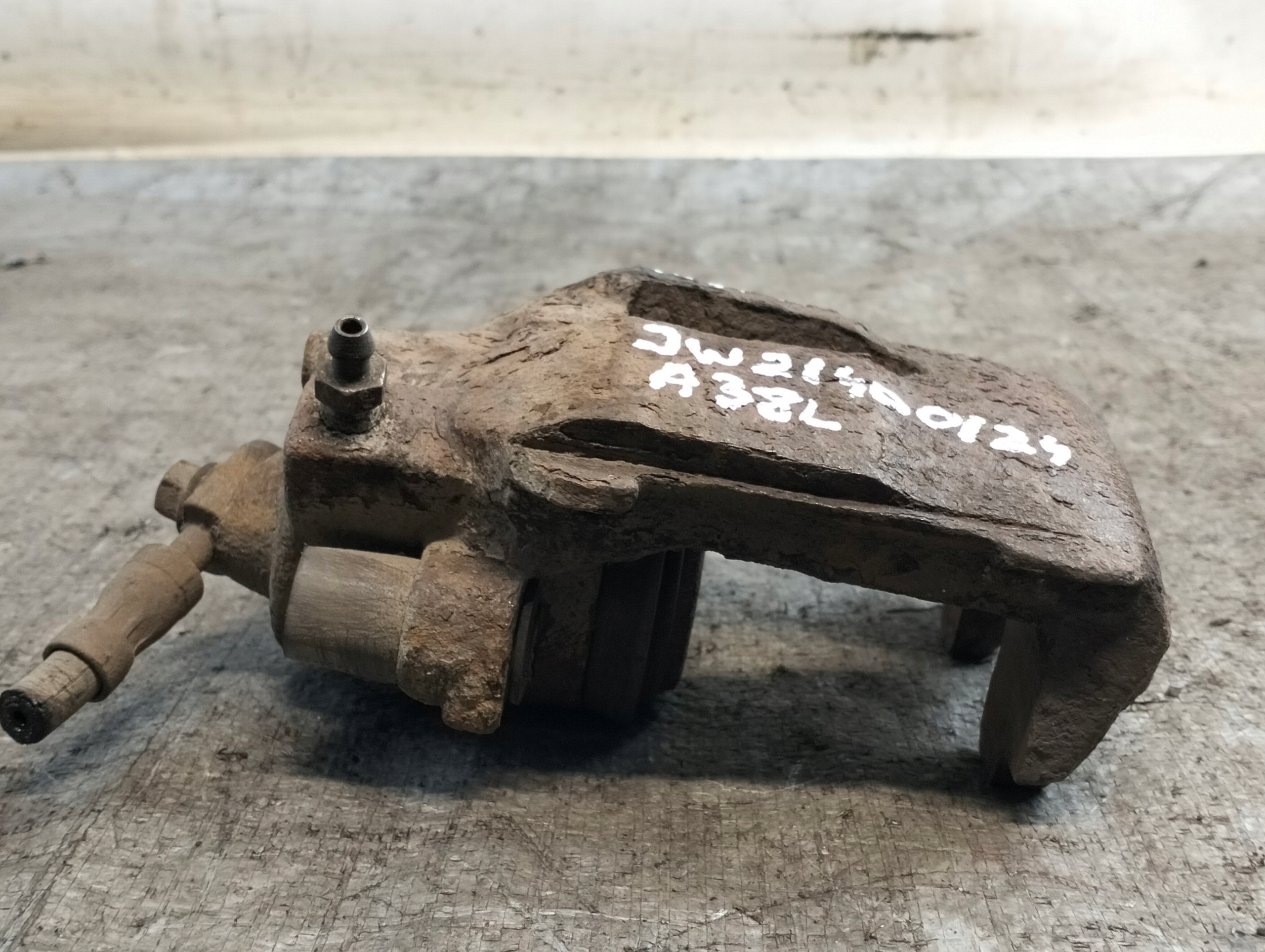 caliper brake right front AUDI A3 8L 98r 1.6B
