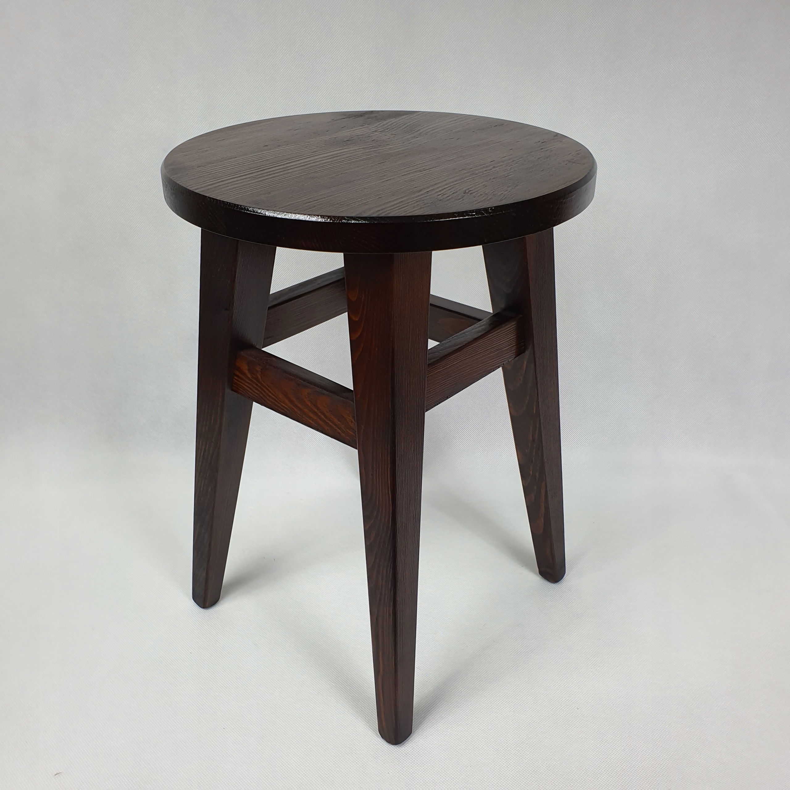 Taboret drewniany kuchenny sosnowy 45cm kolor brąz Marka inna