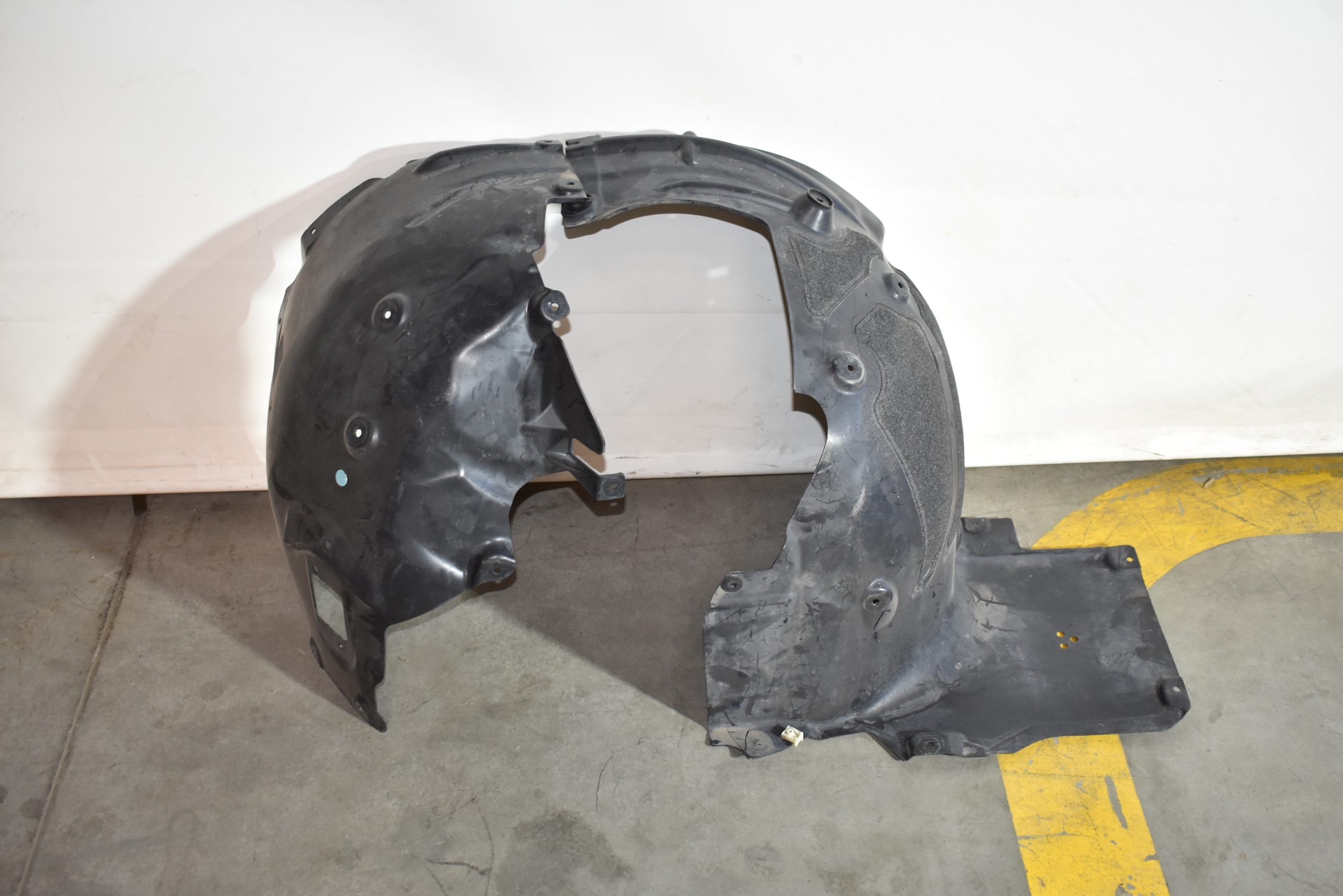 mudguard front front right BMW G22 1