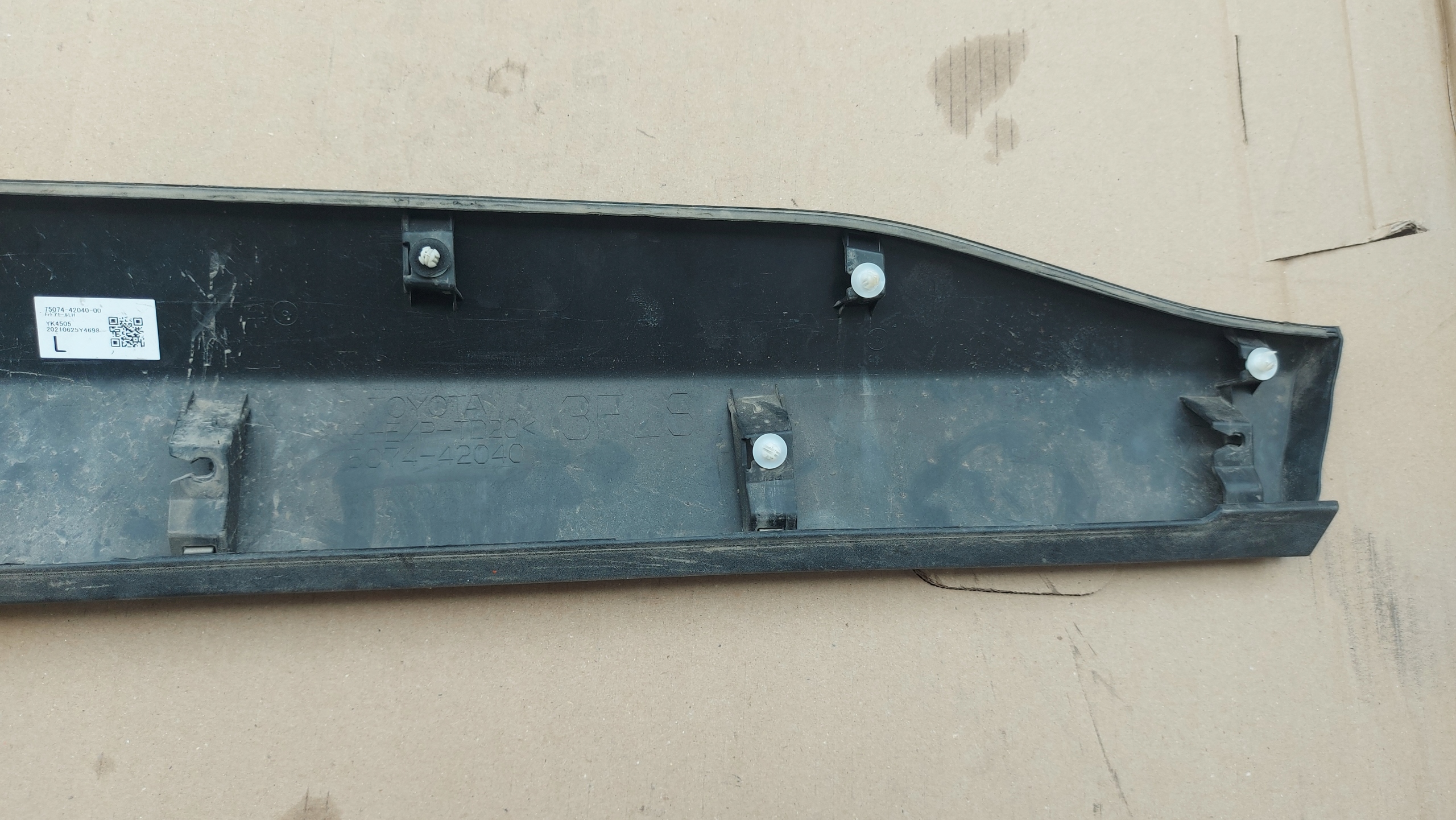 moulding door left front TOYOTA RAV4 V 18