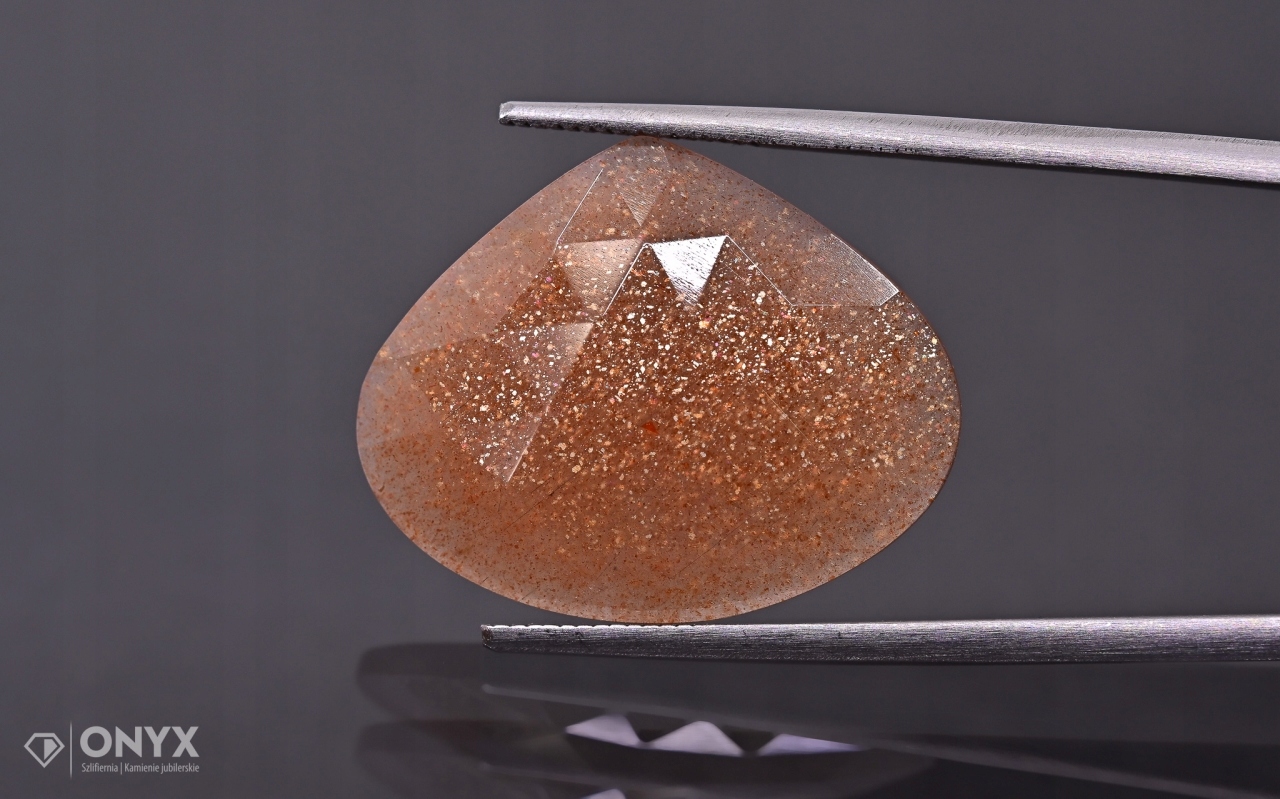 Sluneční kámen fasetovaný slza 22,5x18 mm