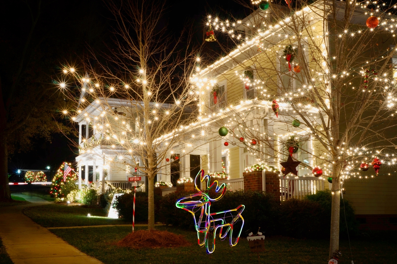 ŚWIECĄCY RENIFER LED ŚWIĄTECZNY KOLOROWY DEKORACJA OŚWIETLENIE ZEWNĘTRZNE Wysokość produktu 47 cm