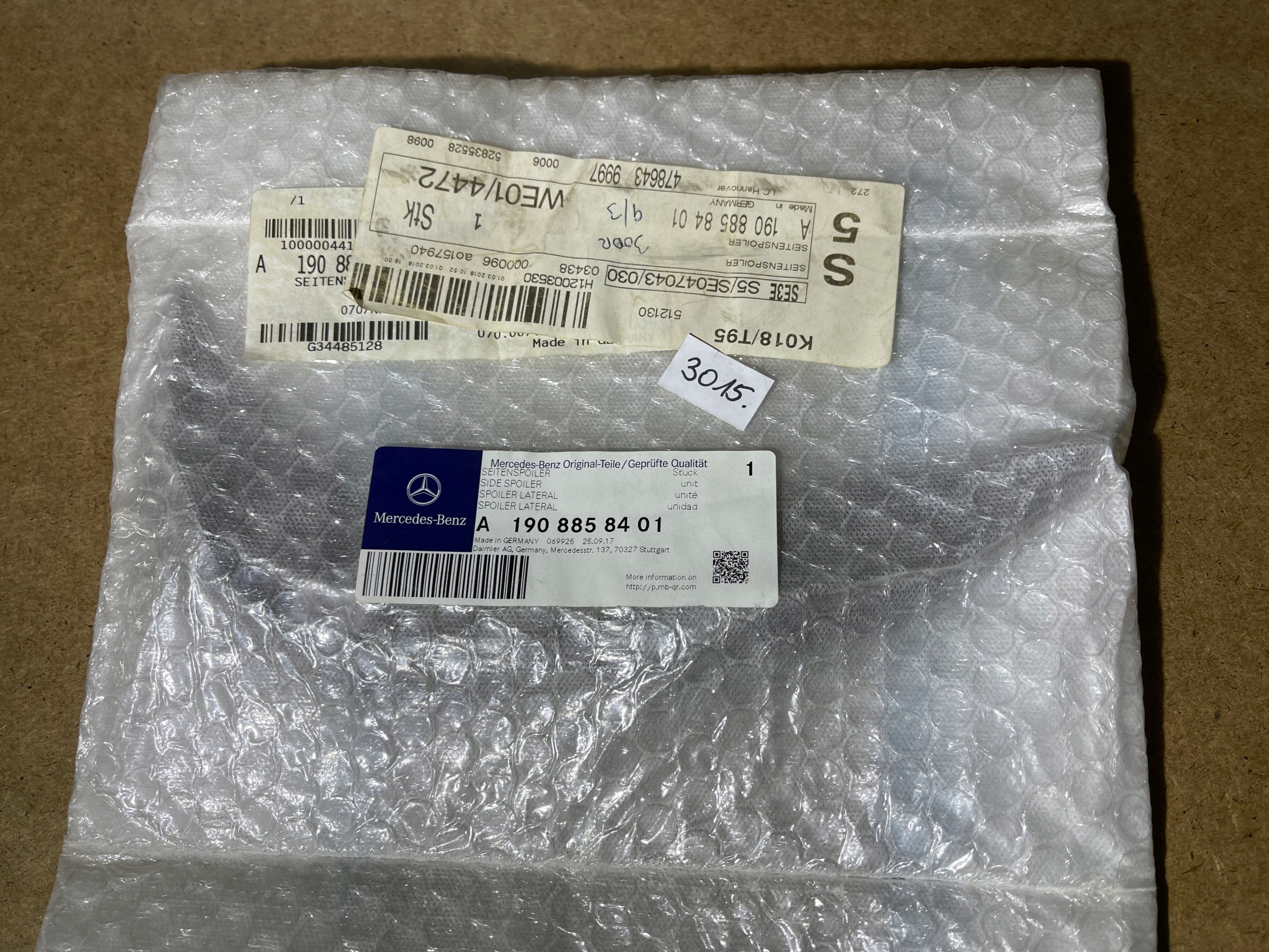 Боковой спойлер брызговик MERCEDES A1908858401 R190
