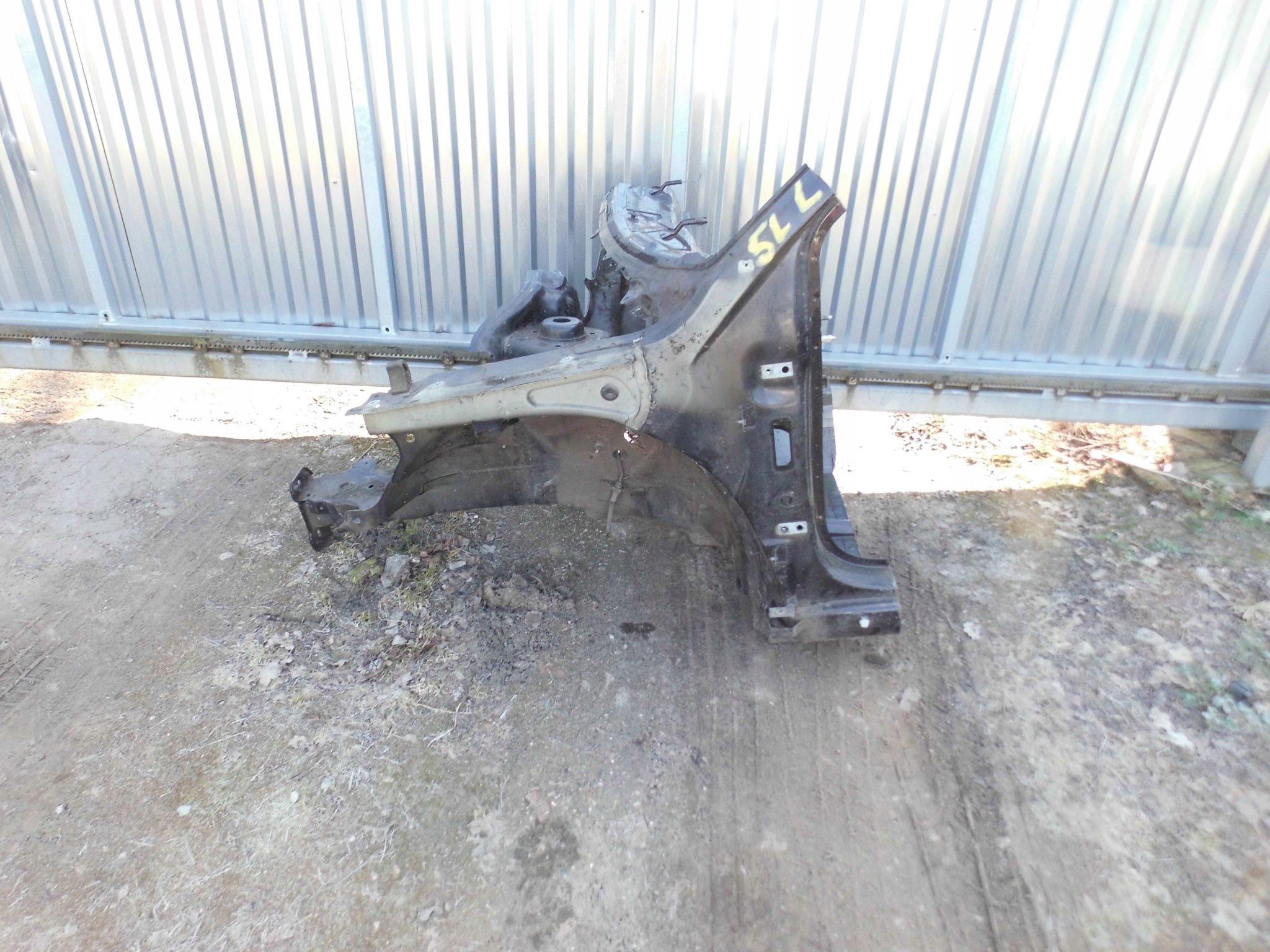 ЧЕТВЕРТЬ SKODA YETIl ЛЕВА ПЕРЕДНЯЯ CZARNA Lf9r