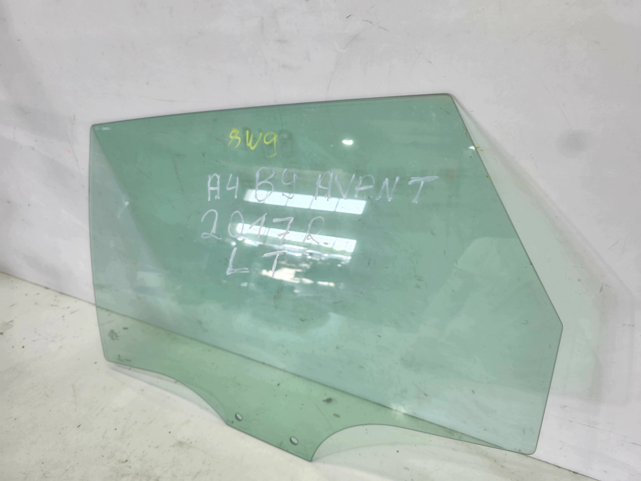 window side door left rear part AUDI A4 B9 AVANT 8W9845205 2017R