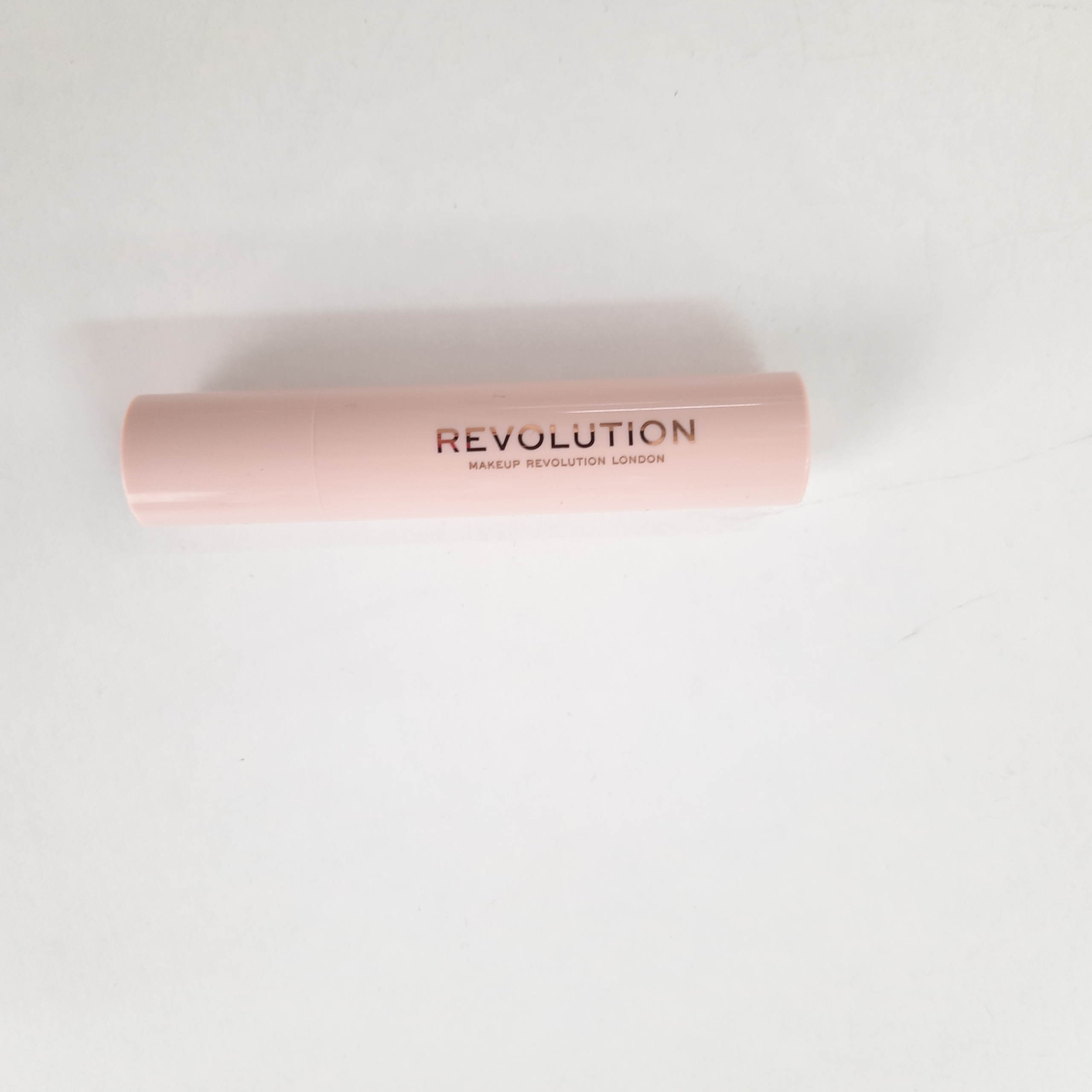 Balsam do ust Pout Balm Revolution V036 E1C176 Właściwości nawilżające regenerujące wygładzające