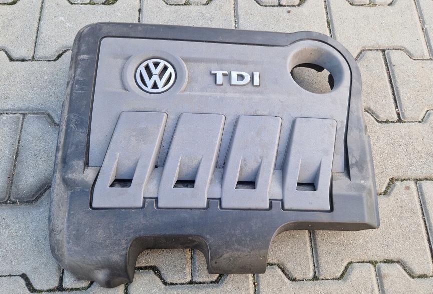 03L103925R - PASSAT B7 Tiguan кришка двигуна 2.0 TDI