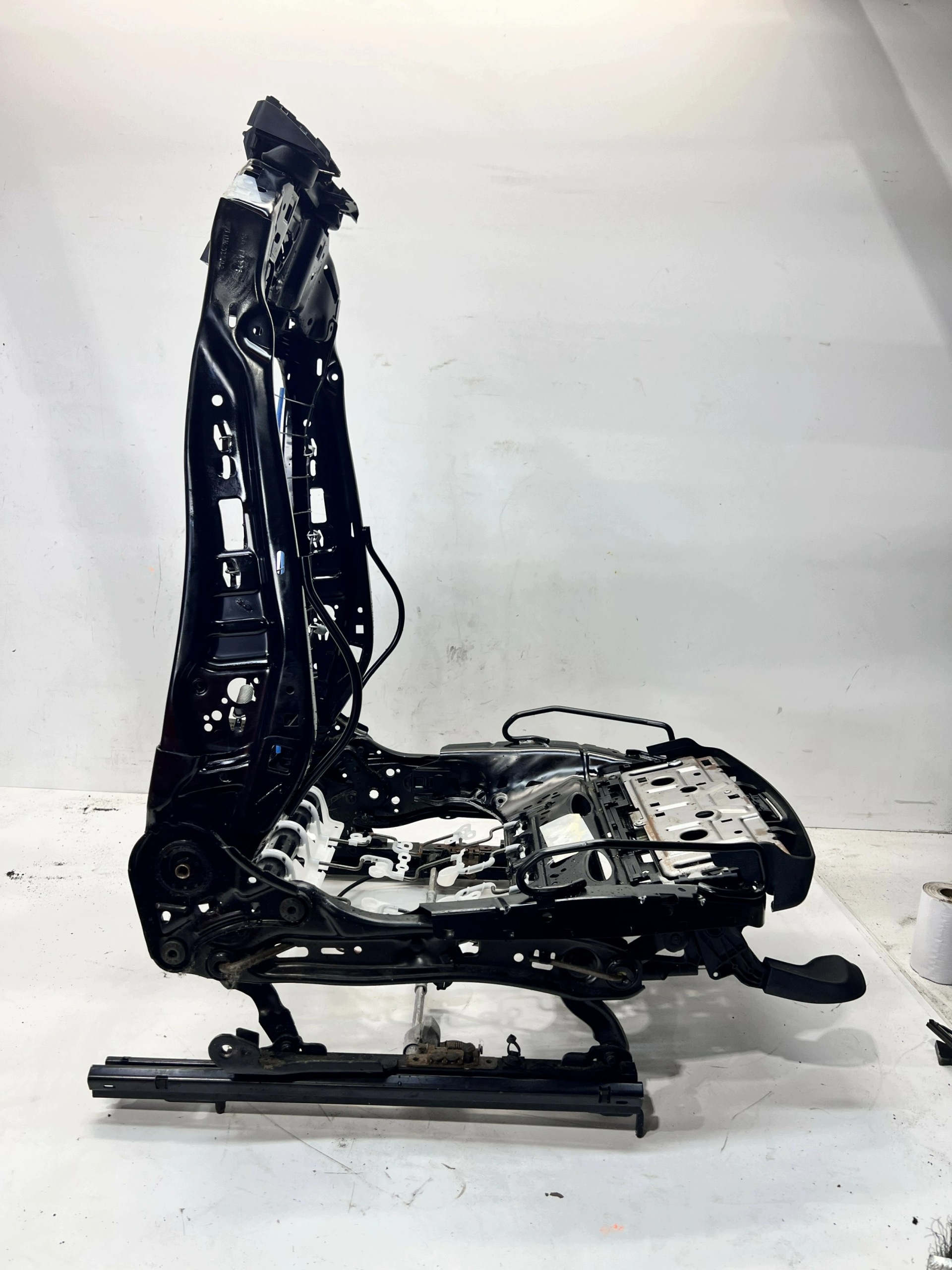 support seat left AUDI A4 B9 A5 8W 8W0881045N 8W0881105E