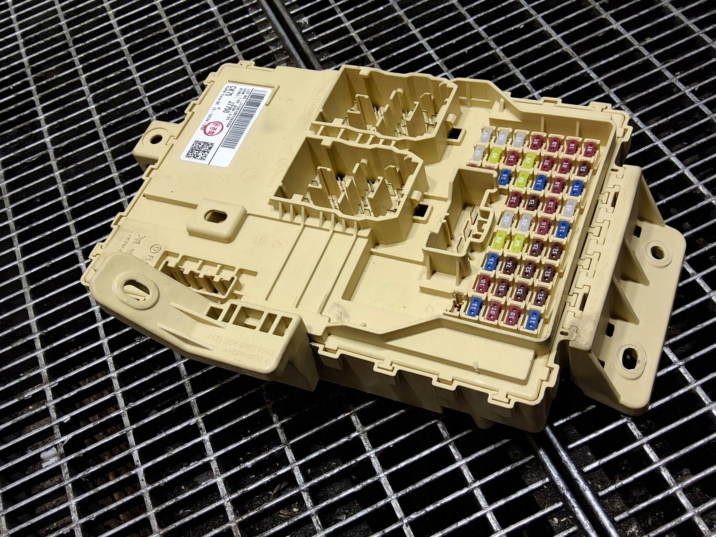 блок предохранителей kia XCEED 91951-J7750