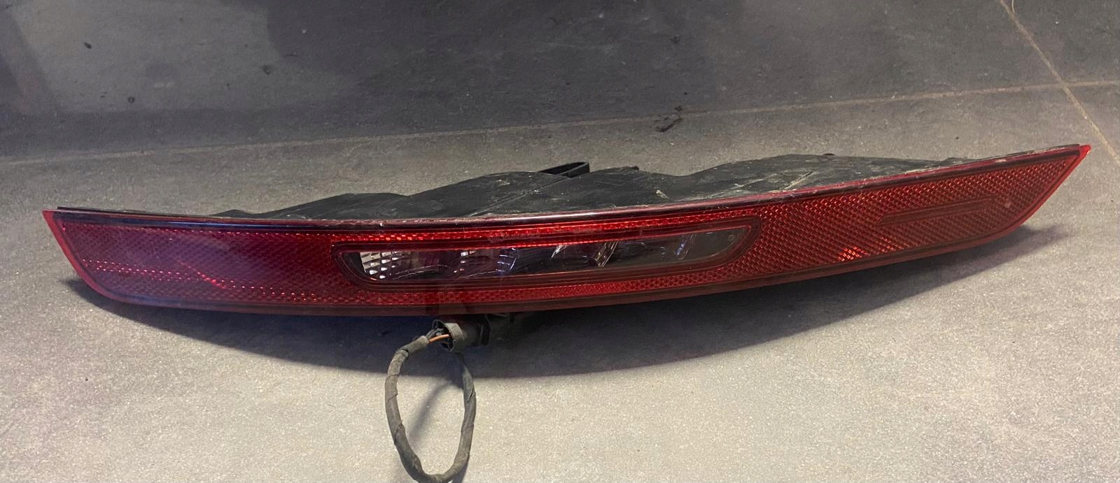 PORSCHE MACAN light right rear W bumper 95B945726J