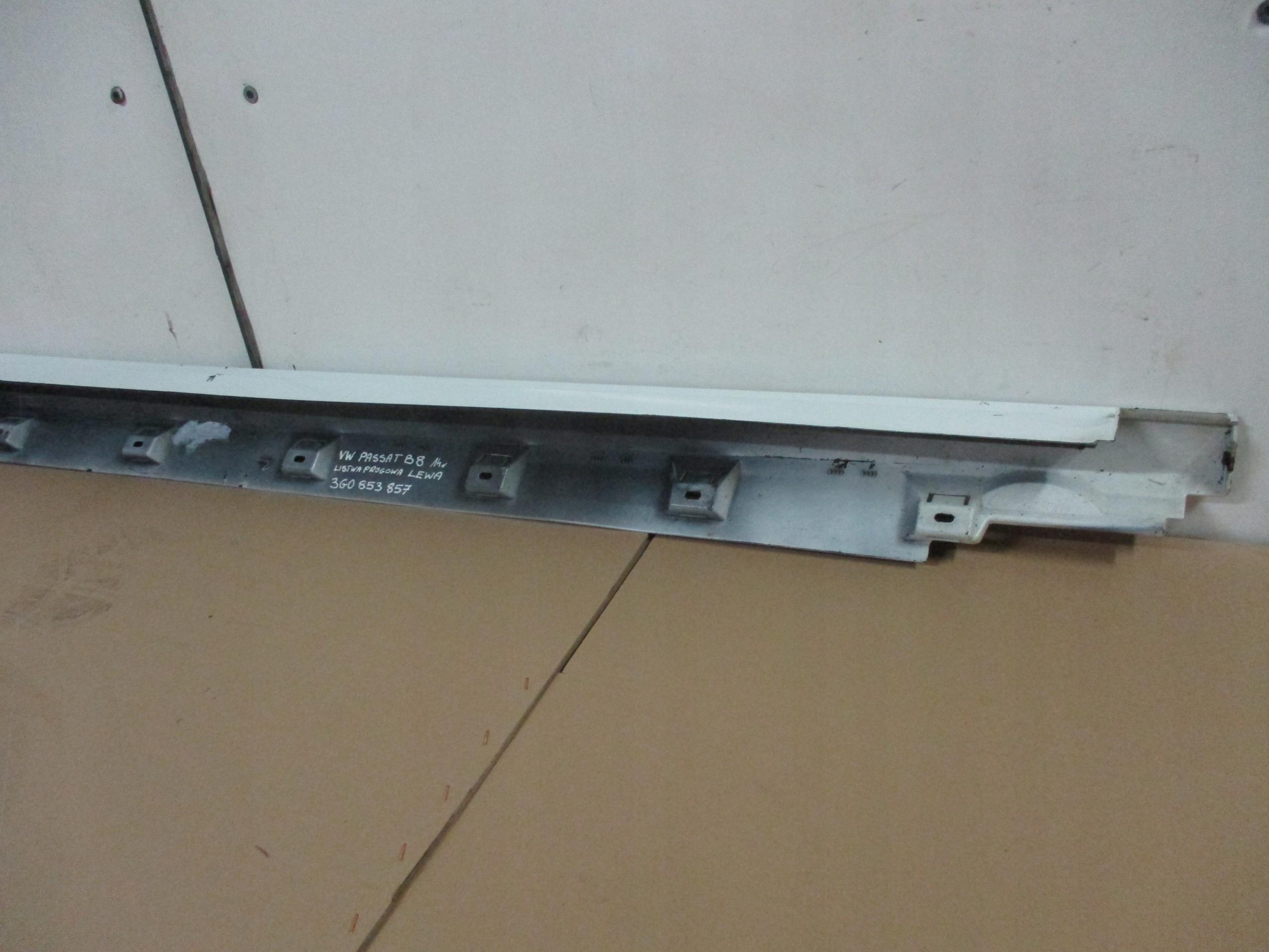 moulding threshold left VW Passat B8 3G0853857