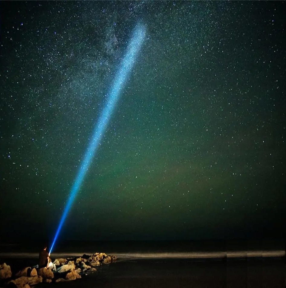 MOCNA LATARKA Z AKUMULATOREM USB POWERBANK PREZENT MAJSTREKOWICZA Rodzaj miniaturowa