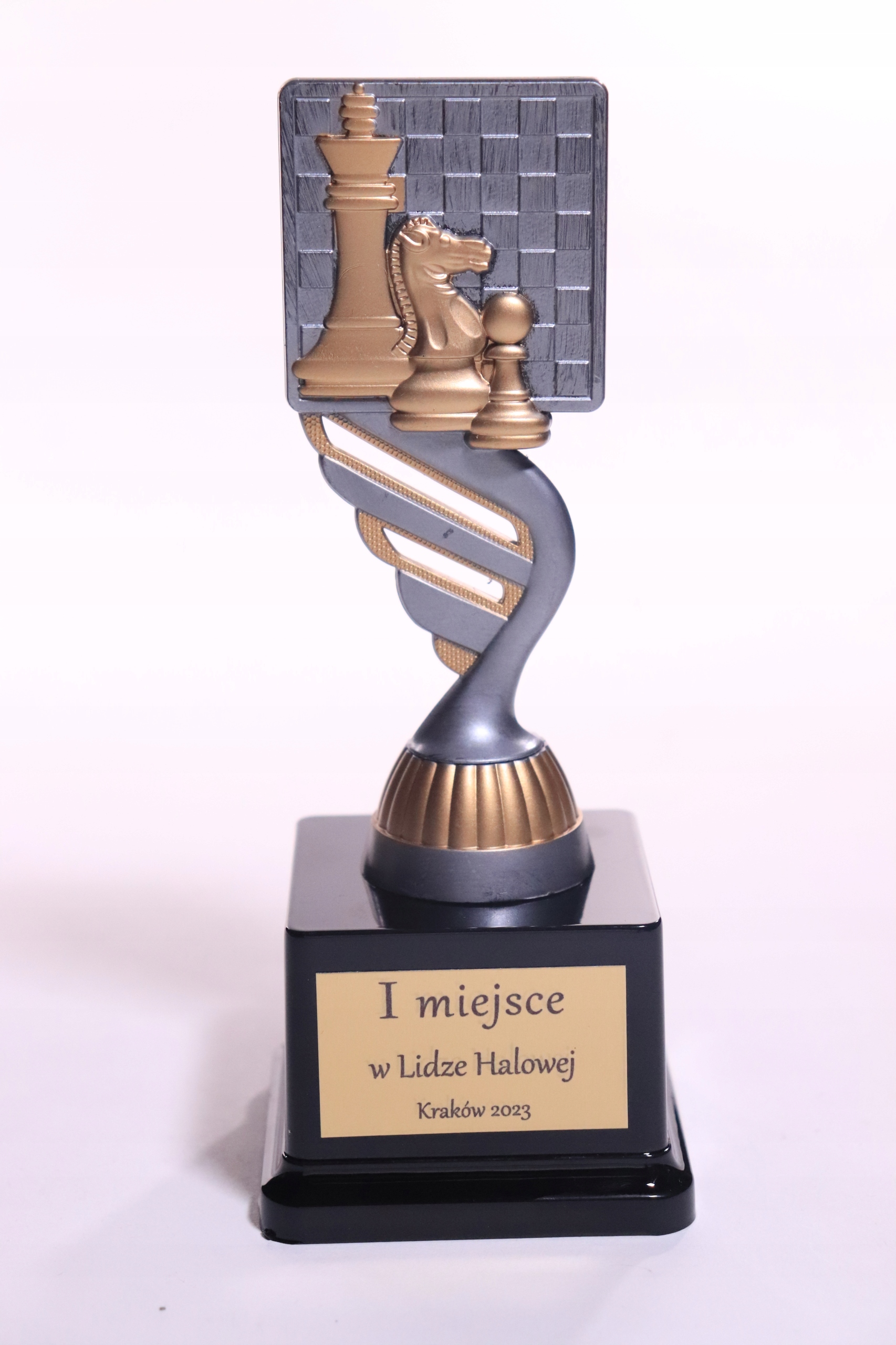 

Statuetka figurka szachy 18cm+nadru
