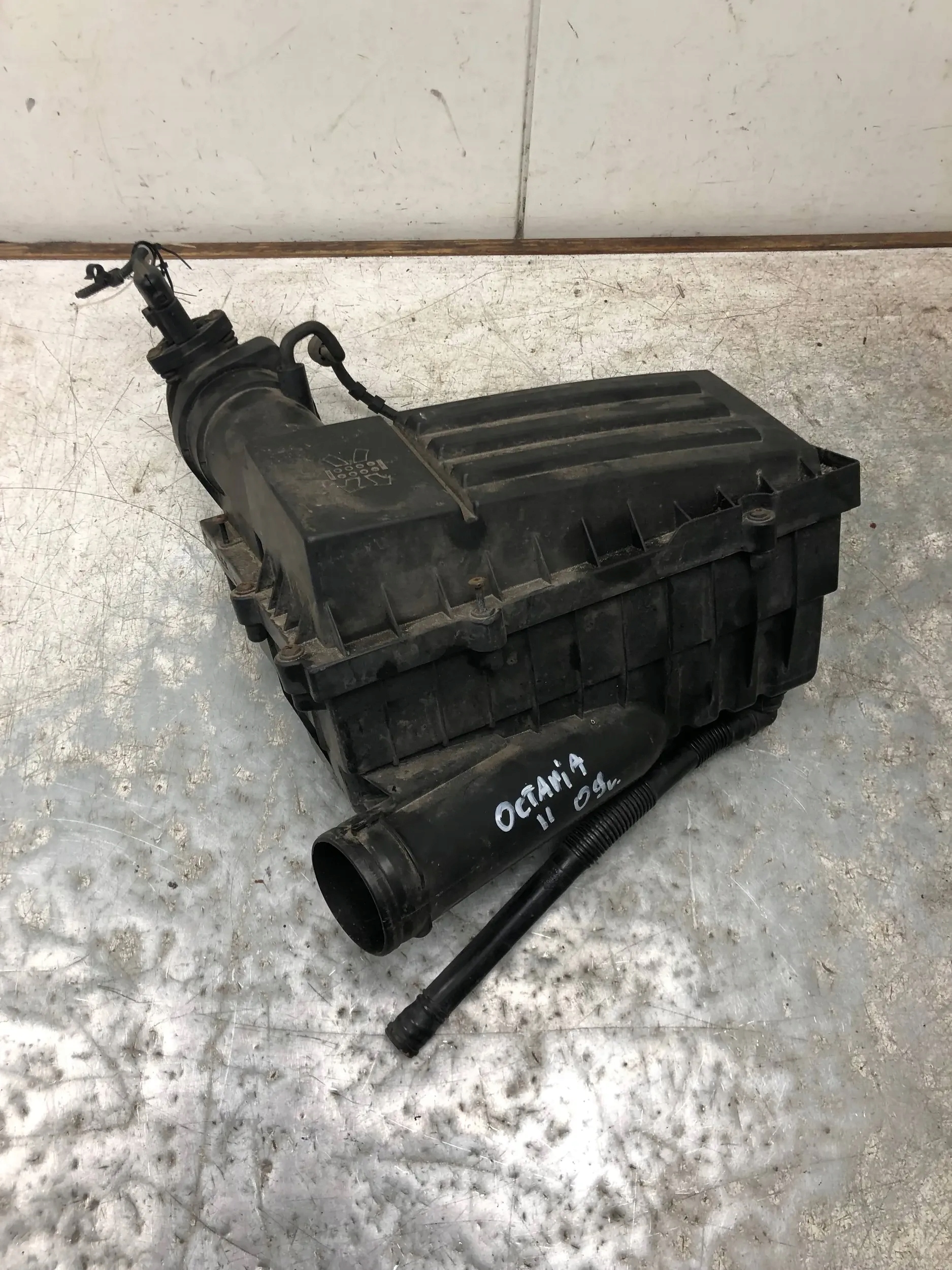 Gehäuse filter luft SKODA OCTAVIA II SCOUT 3C0129607AP
