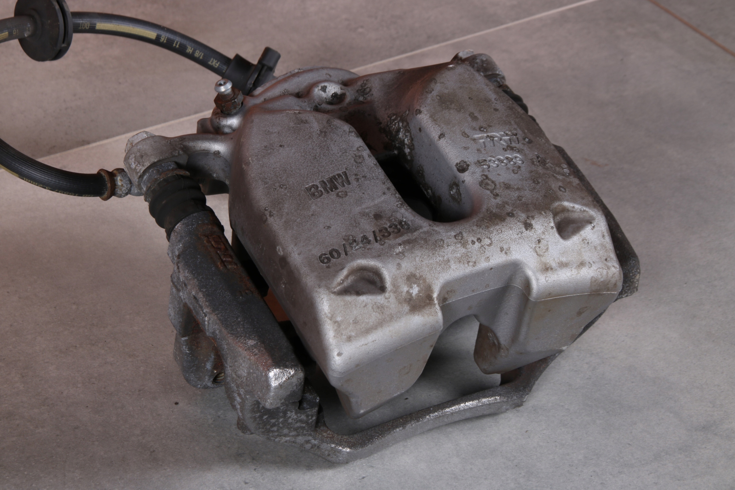 BMW G30 G31 caliper brake left front front 6872799 60/24/330
