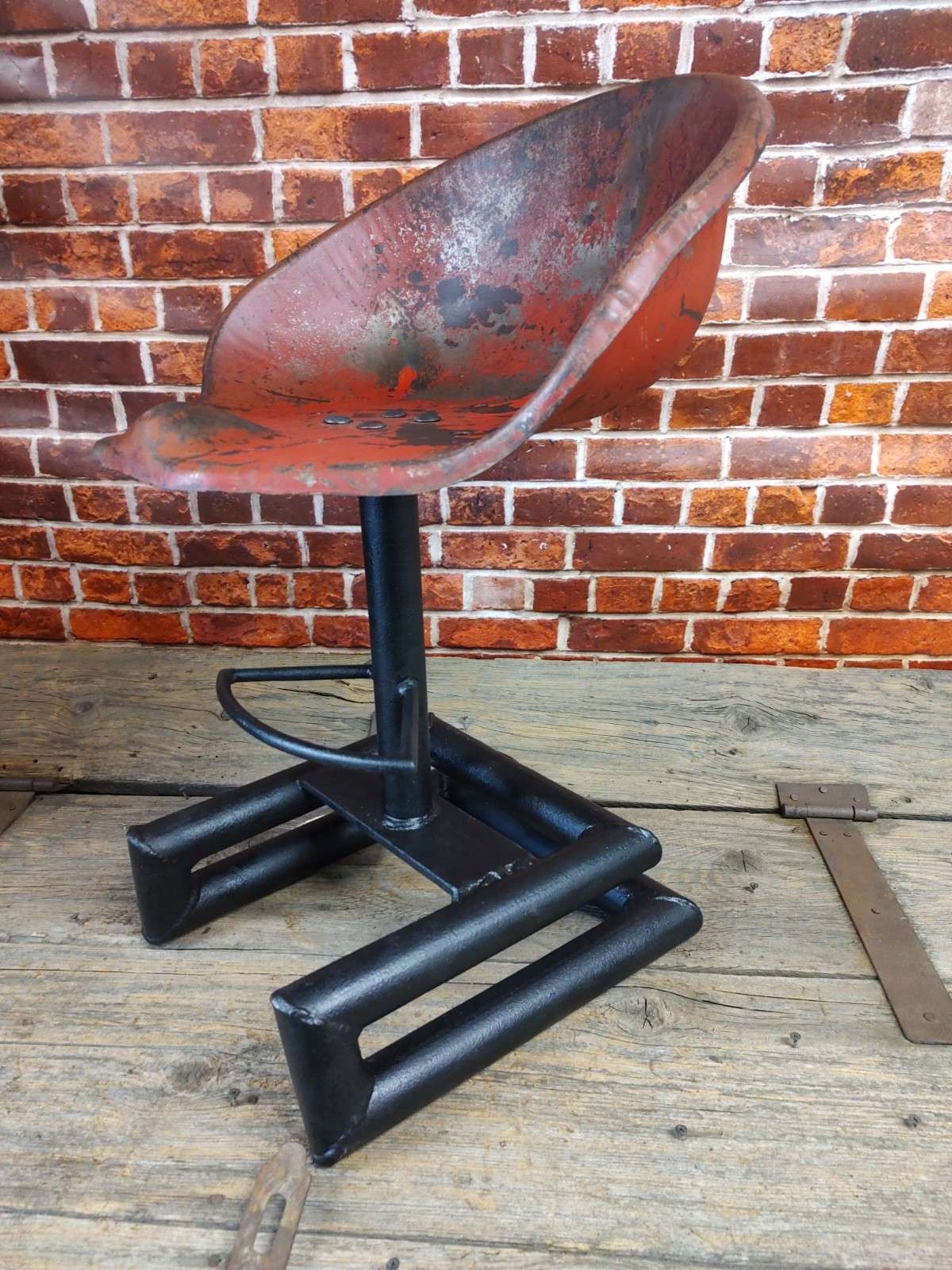 Retro Hoker barowy obrotowy regulowany loft industrial Prl