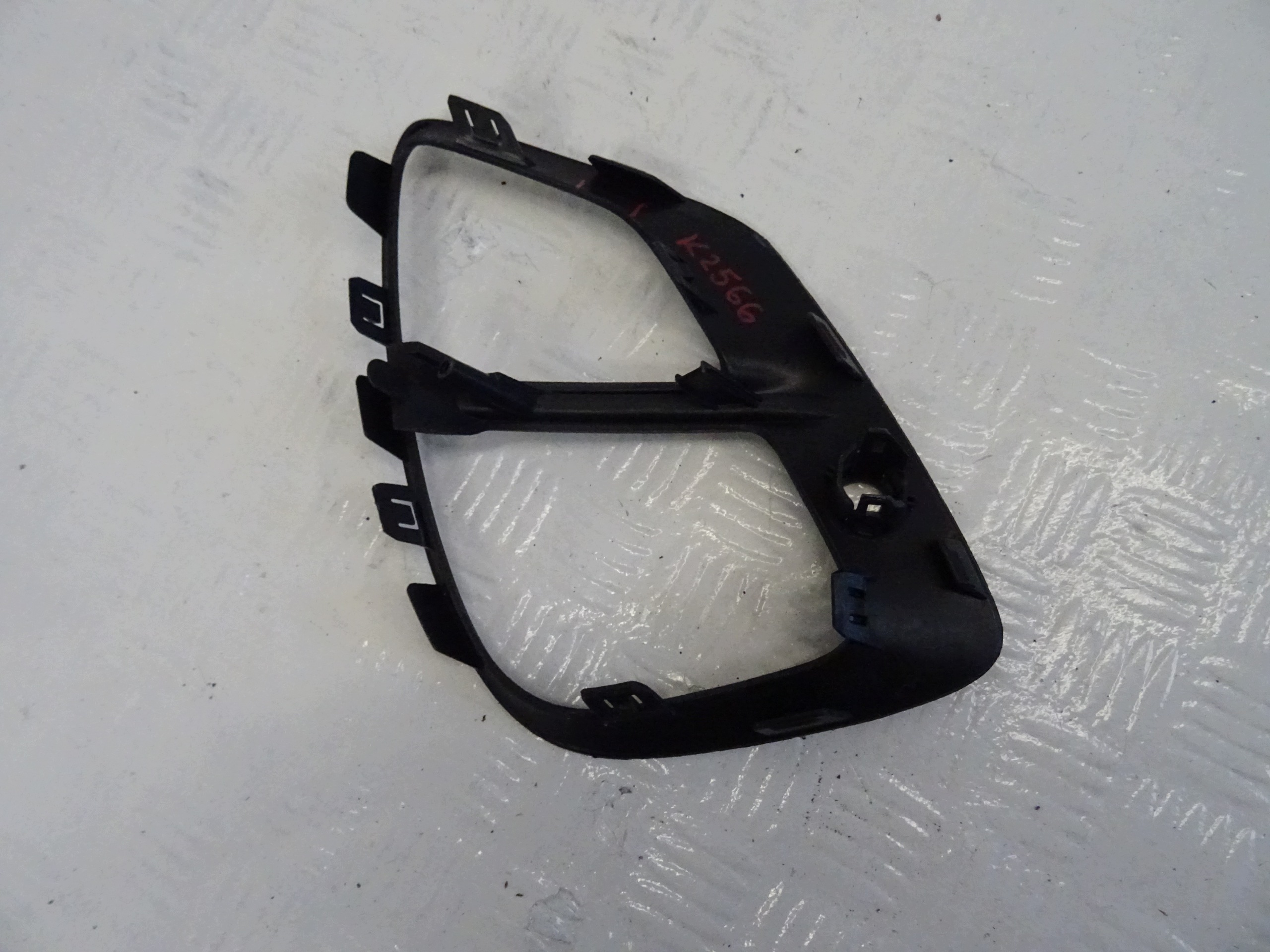 grid of a bumper right front RENAULT CAPTUR II 261A24097R