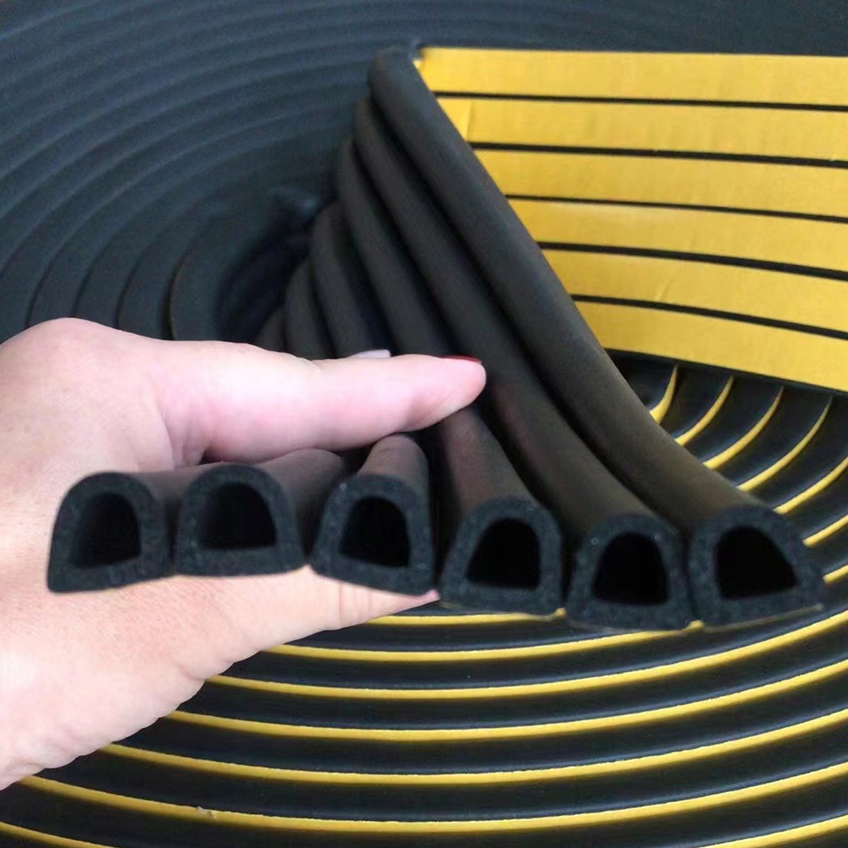 USZCZELKA DO OKNA DRZWI FUTRYNY SAMOPRZYLEPNA TAŚMA USZCZELNIAJĄCA 10m Stan opakowania oryginalne