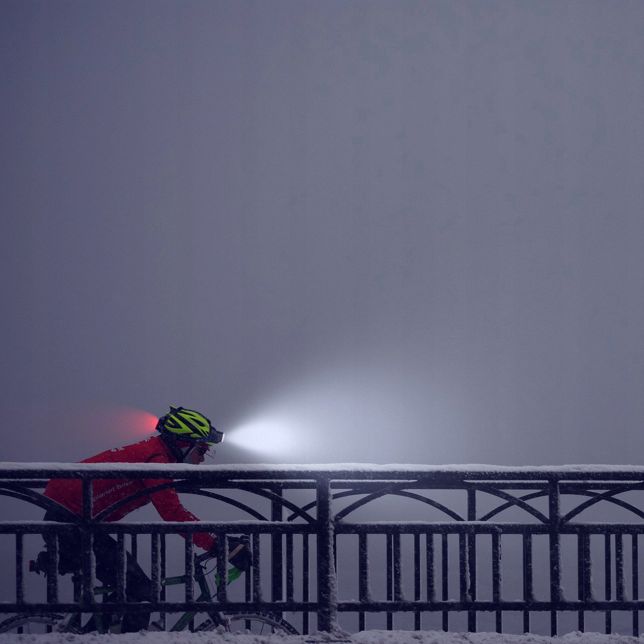 SUPER MOCNA LATARKA CZOŁOWA NA GŁOWĘ CZOŁÓWKA AKUMULATOR ŁADOWANA USB KABEL Marka inna marka