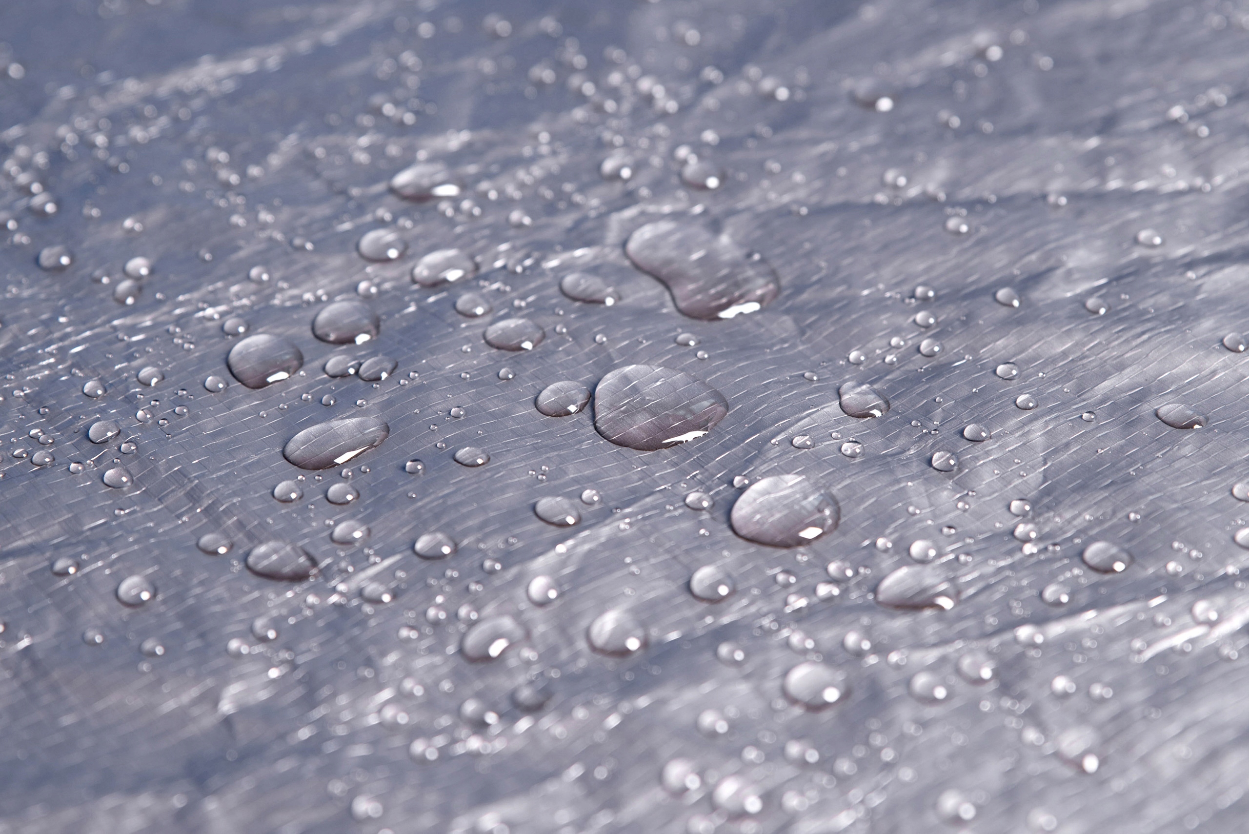 NAMIOT PLAŻOWY PARAWAN SAMOROZKŁADAJĄCY NA PLAŻĘ Kolor dominujący odcienie niebieskiego