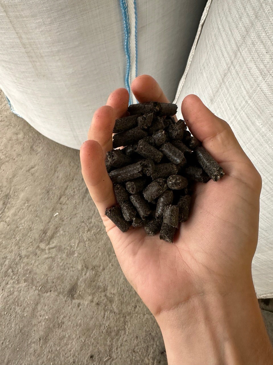 Pellet z łuski słonecznika 8 mm piec na pellet hurtem EXPORT na UE 15 KG