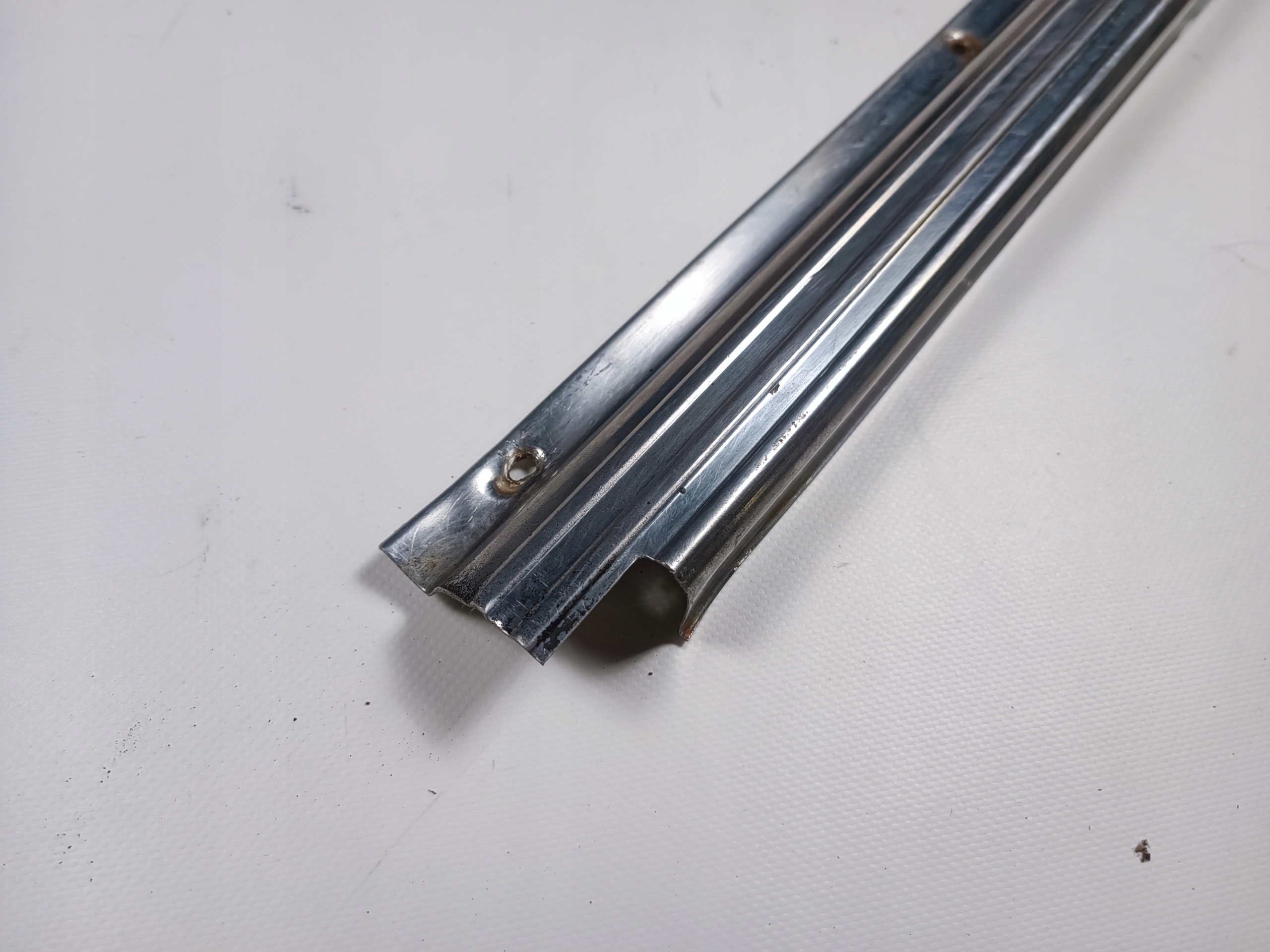 moulding threshold left Mercedes SL R107 C107