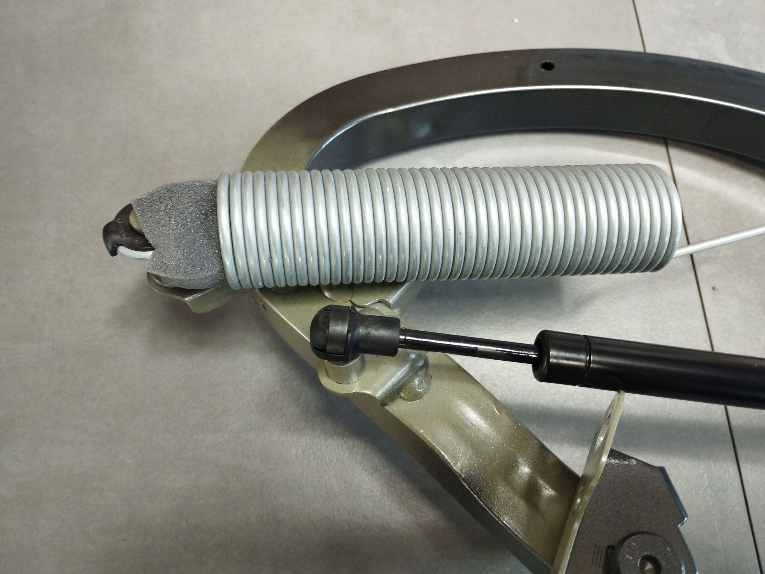 Audi A4 B9 8W hinge bonnet boot right 8W5827306A