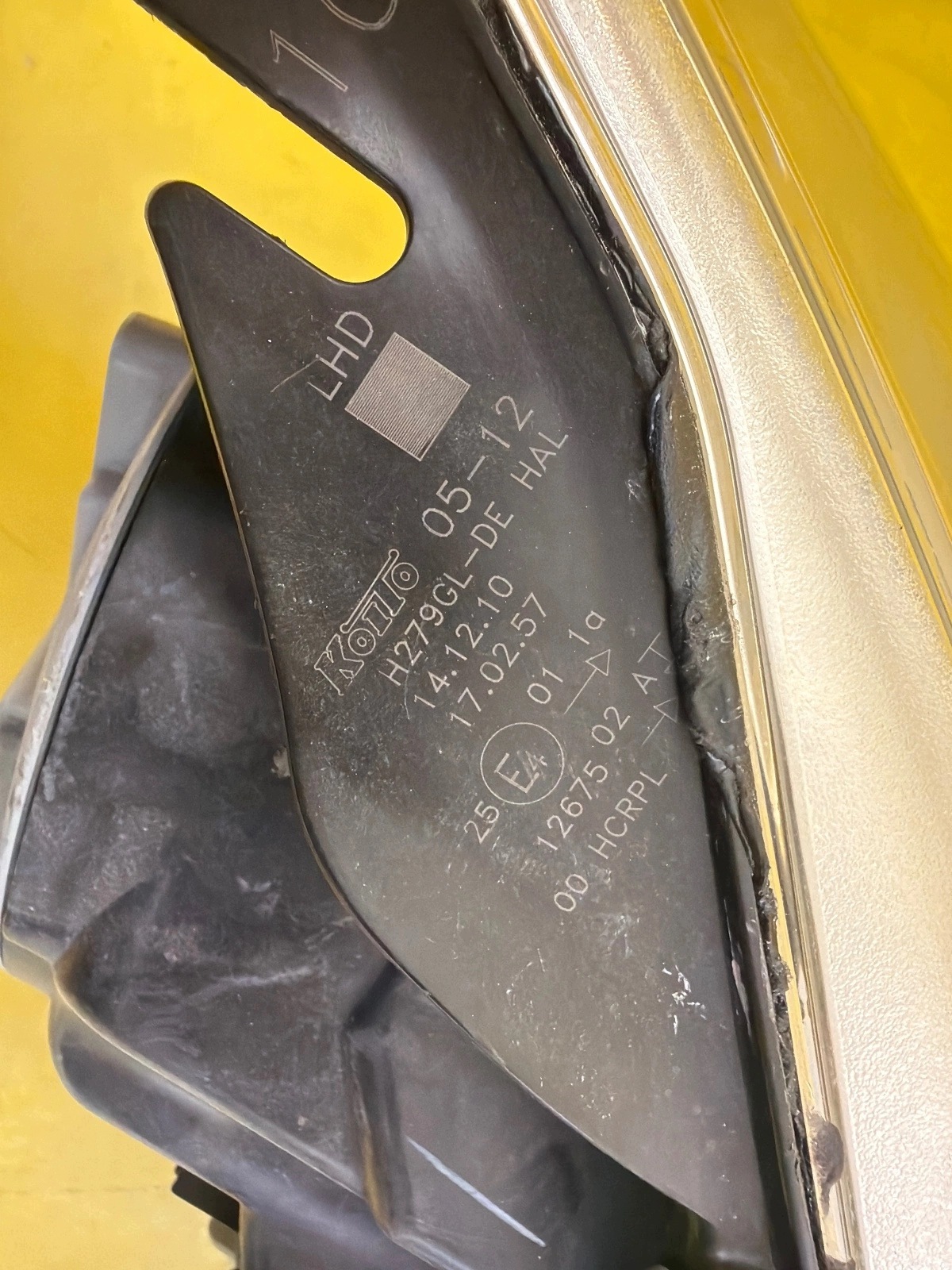 light left front Toyota Avensis T27 2009-2012 Zwykla