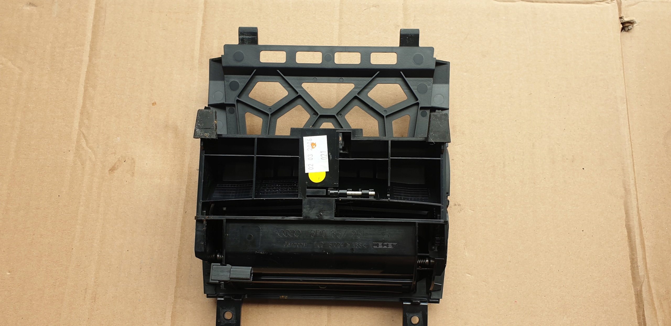 popelník AUDI A3 8P 2003- 8P0857951