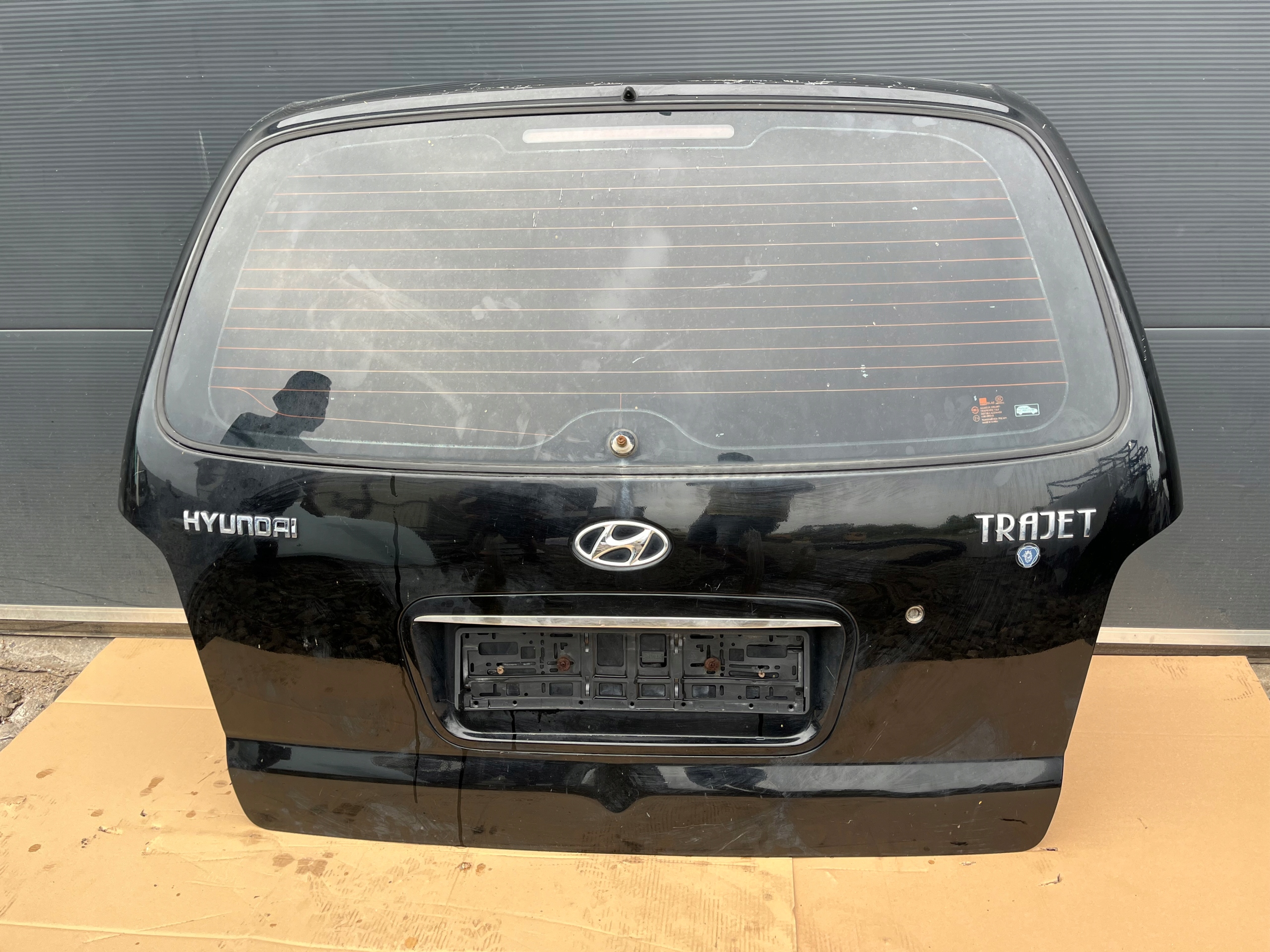 KLAPA TYLNA SZYBA TYŁ CZARNA HYUNDAI TRAJET 2004-2008