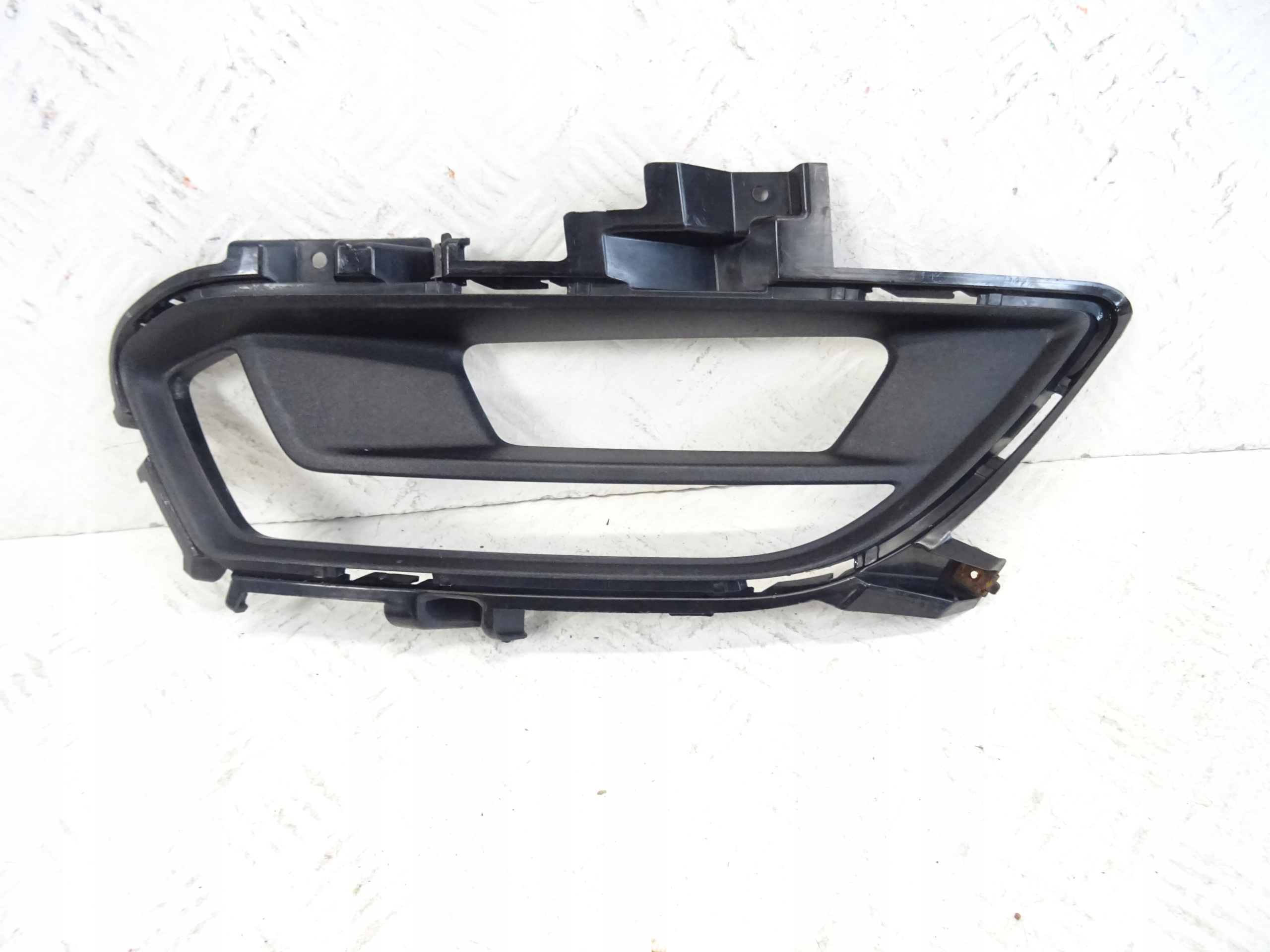 grid of a bumper front front right FORD MONDEO MK5 DS7J-19952-BB