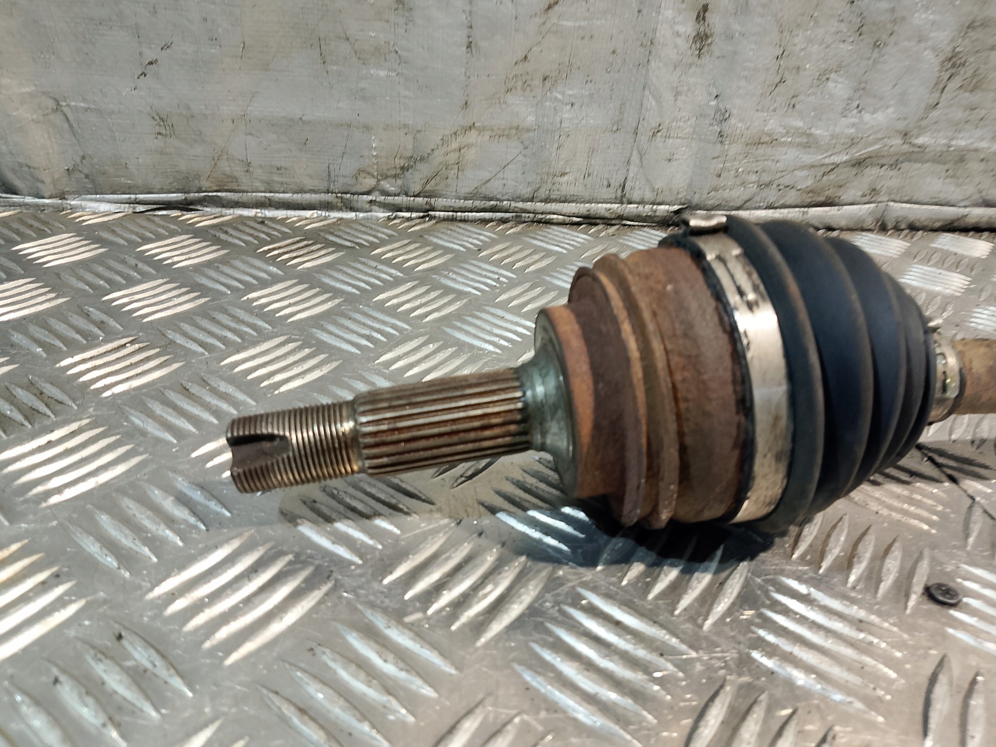 semi-axis left short. TOYOTA YARIS and 1 1.0 B