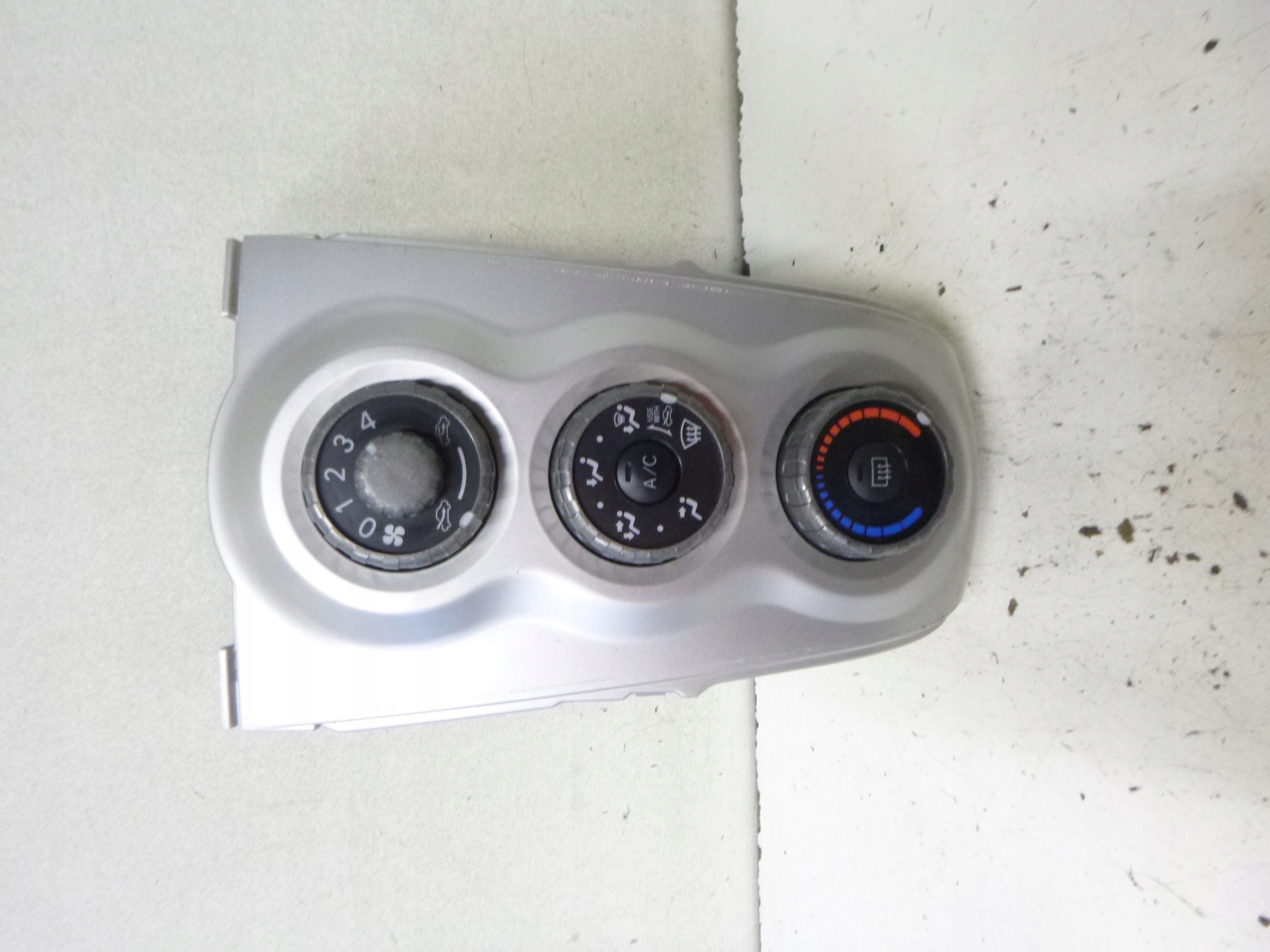 Unite commande clima Bouches buses Toyota Yaris II 1.0 2007r.