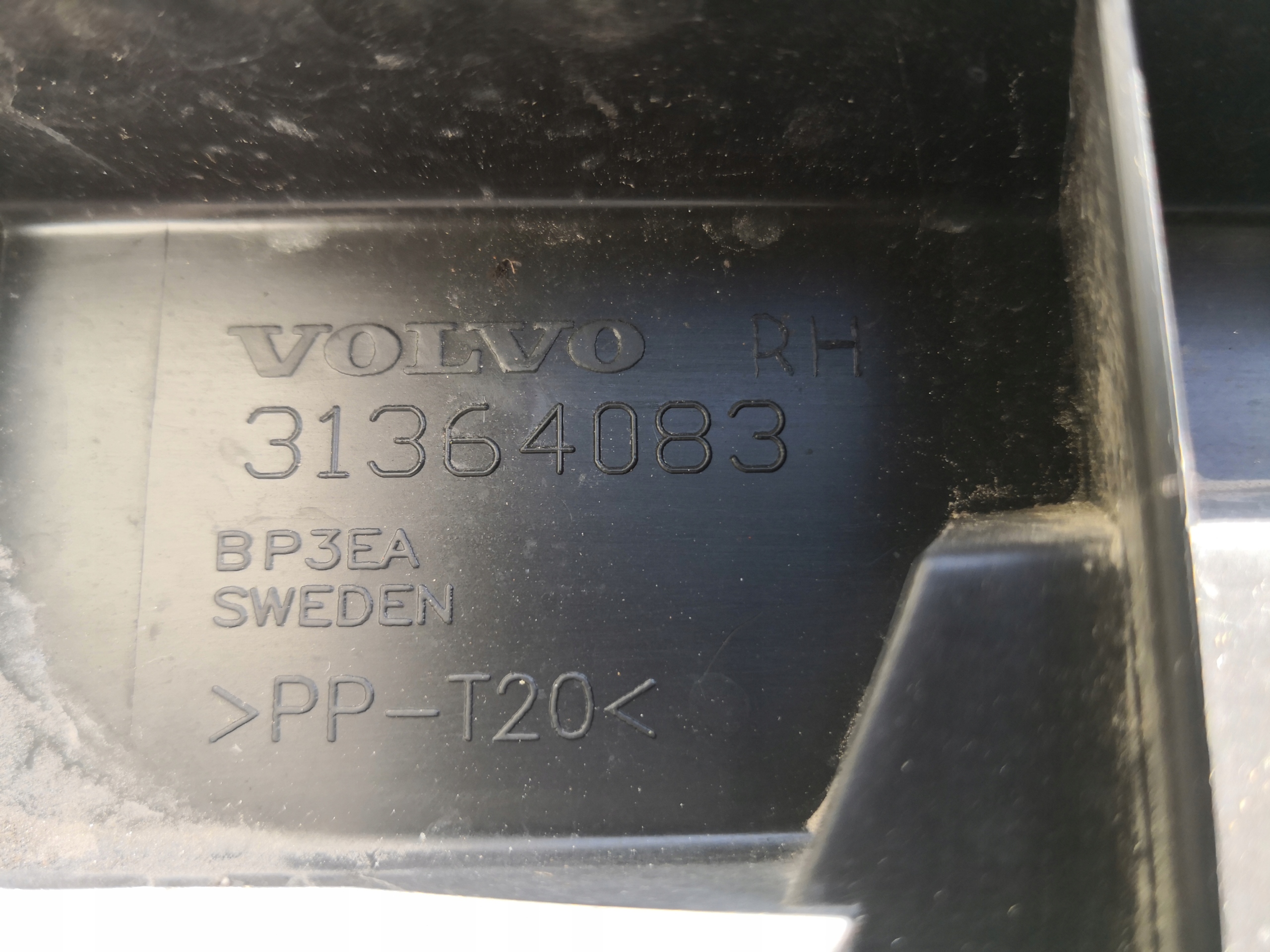 bumper bracket right rear part VOLVO S80 31364083