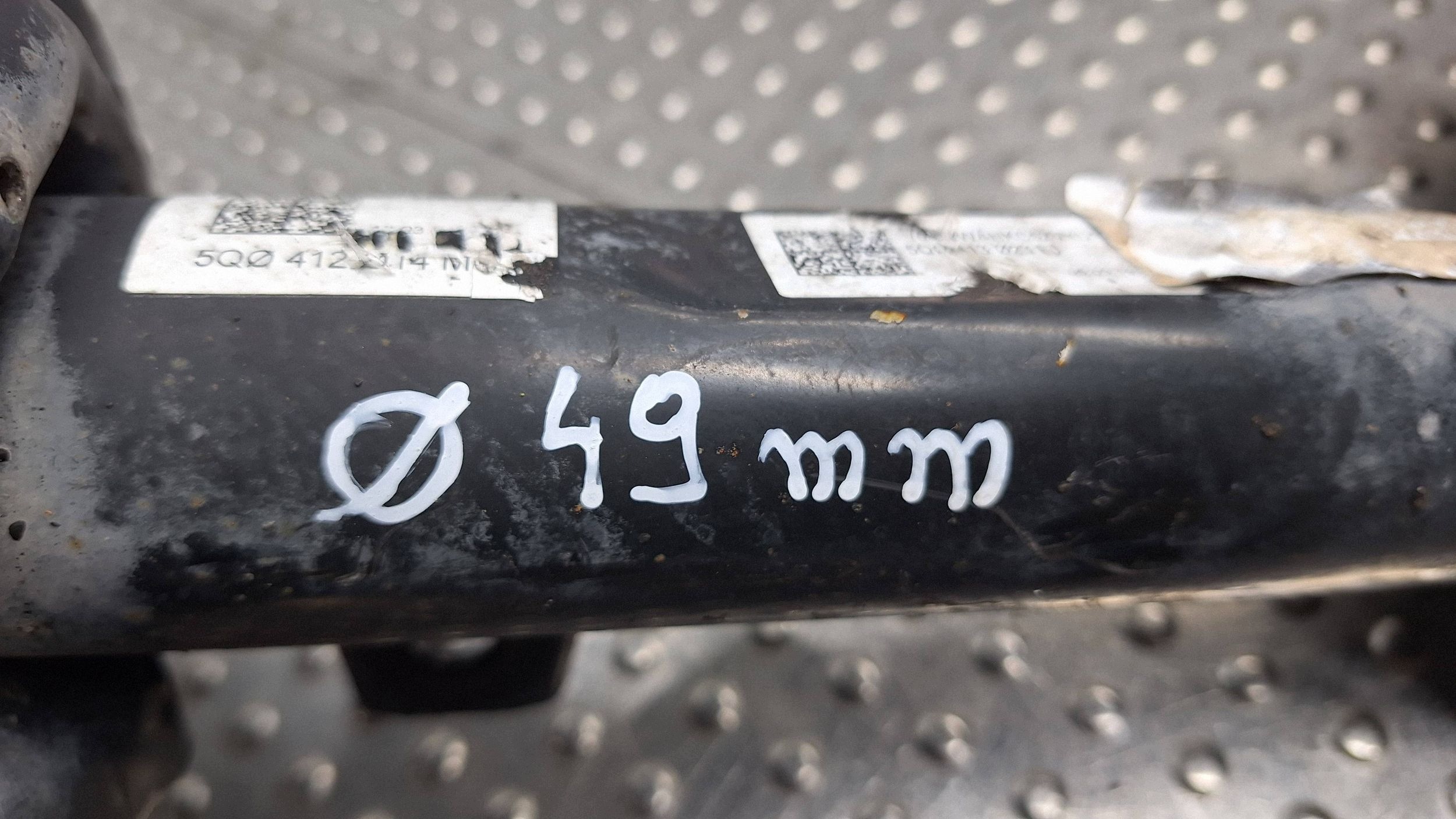 swing shock absorber right front 5Q0413023FJ LEON III GOLF VII OCTAVIA III