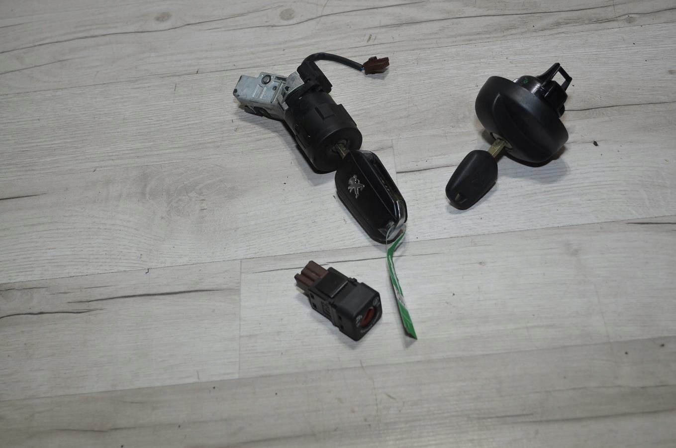 ignition 2x key Peugeot Partner III lift 13r