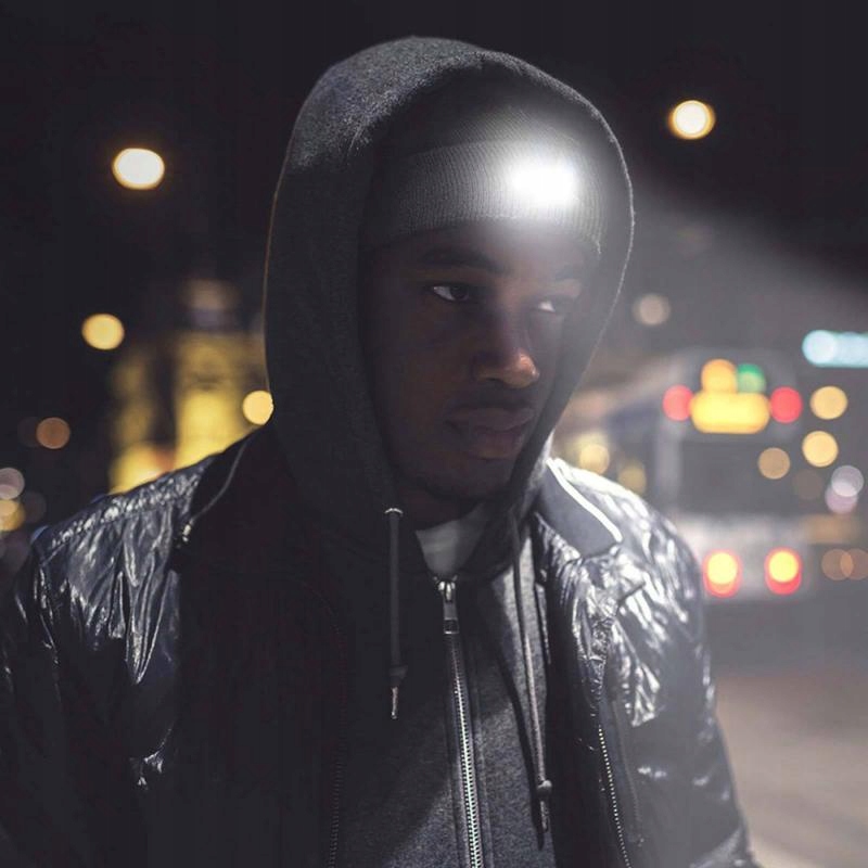 CZAPKA ZIMOWA Z LATARKĄ LAMPKĄ LED NA BATERIE Kolor dominujący odcienie szarości