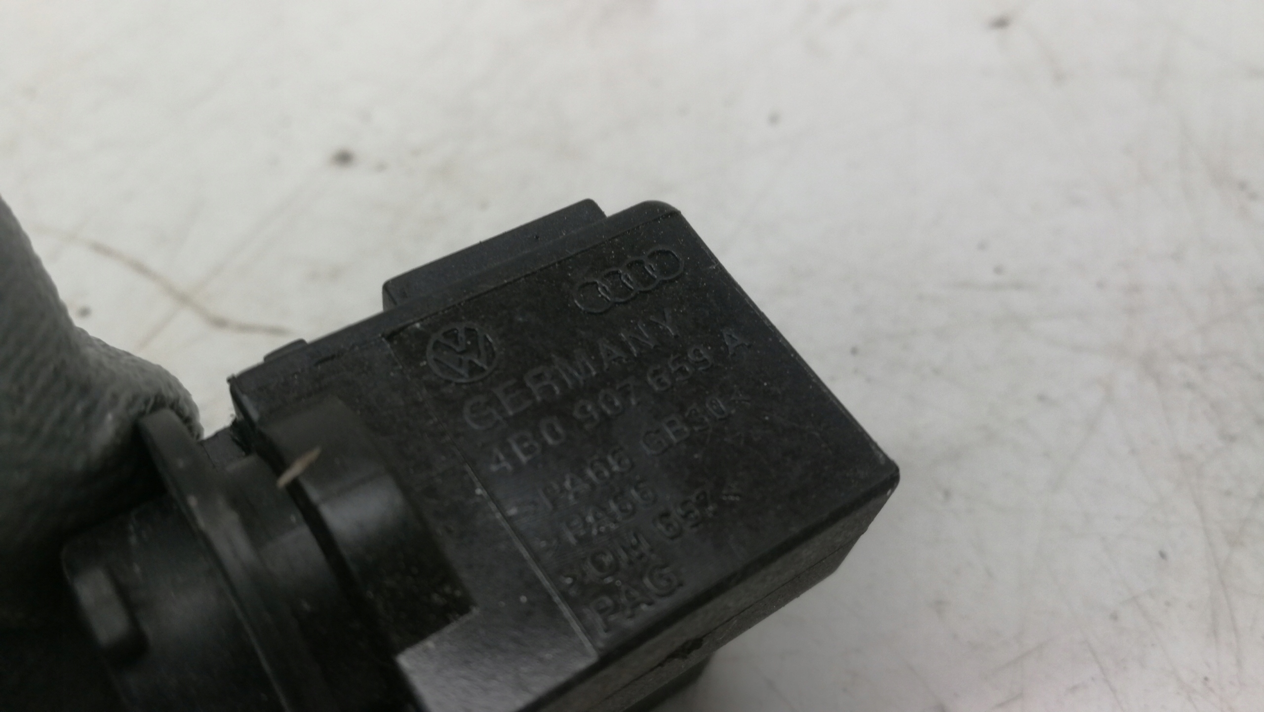 sensor JAKOSCI air AUDI A4 A5 A6 4B0907659A
