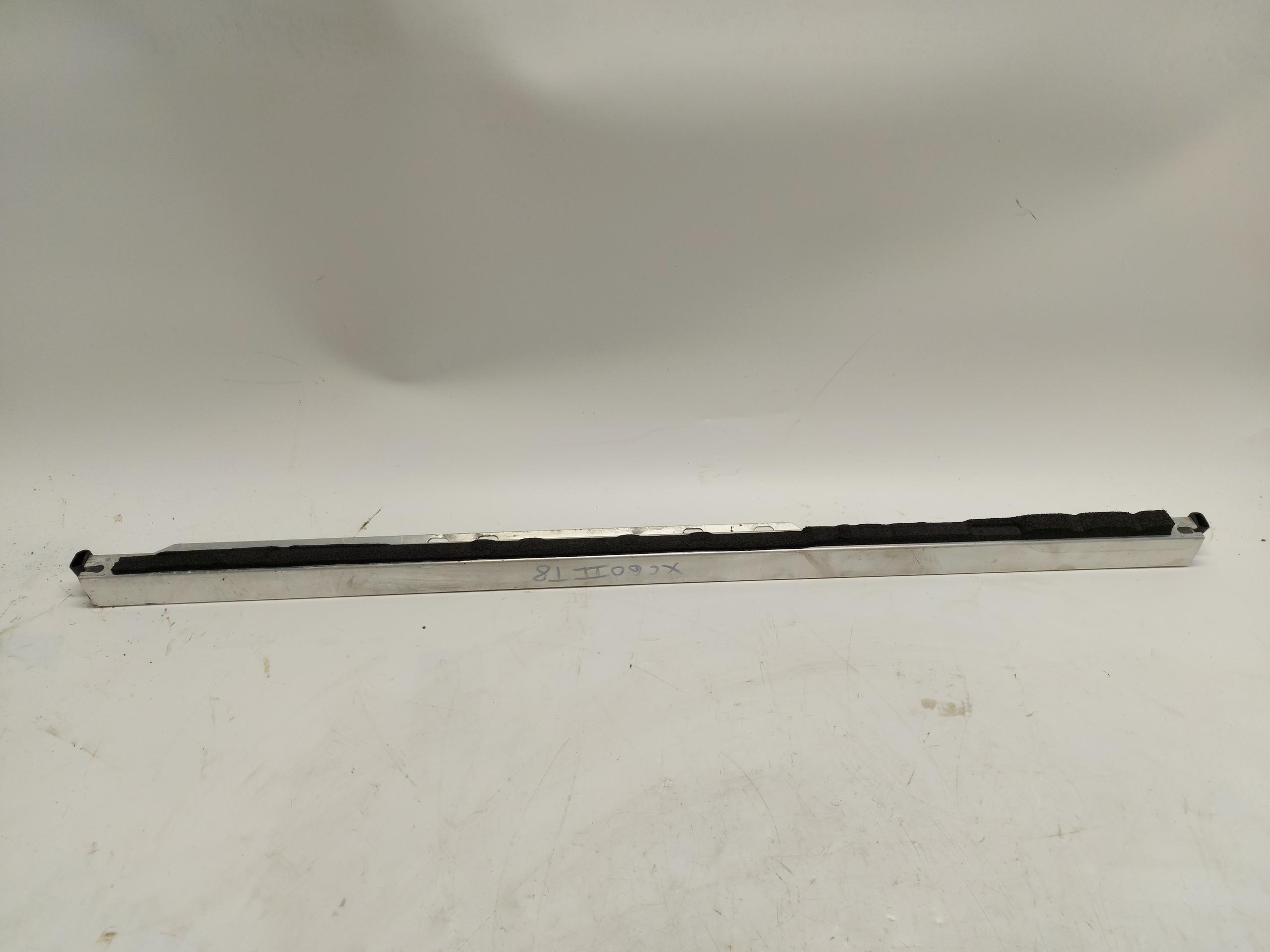 VOLVO XC60 II T8 Traverse Console Avant 31448888