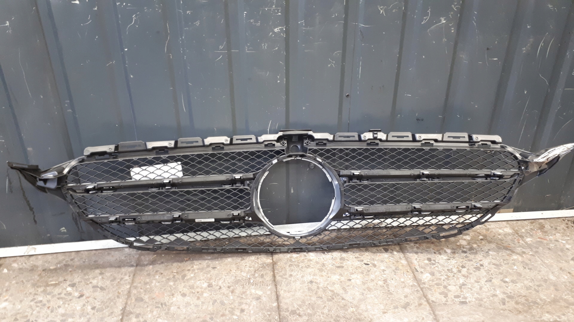 a2058800283 grill atrapa mercedes c w205 nowy Wersja Europejska