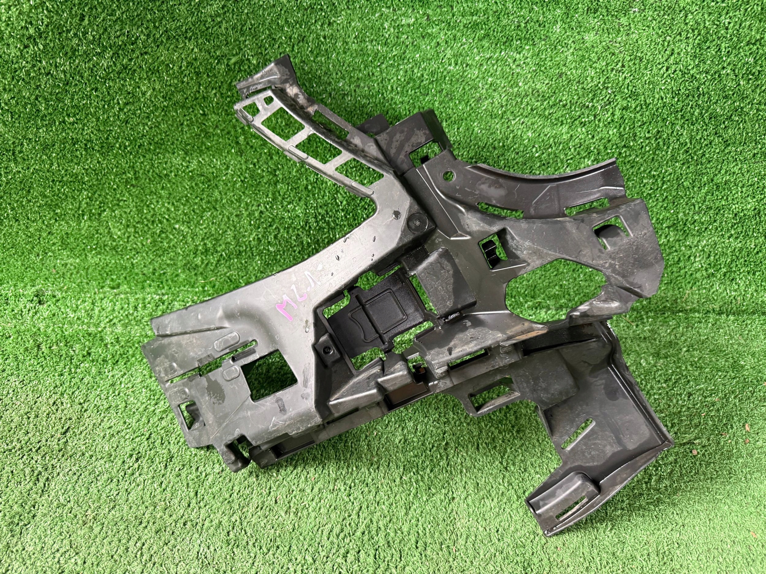 MERCEDES S KLASA W222 bumper bracket right front A2228850700