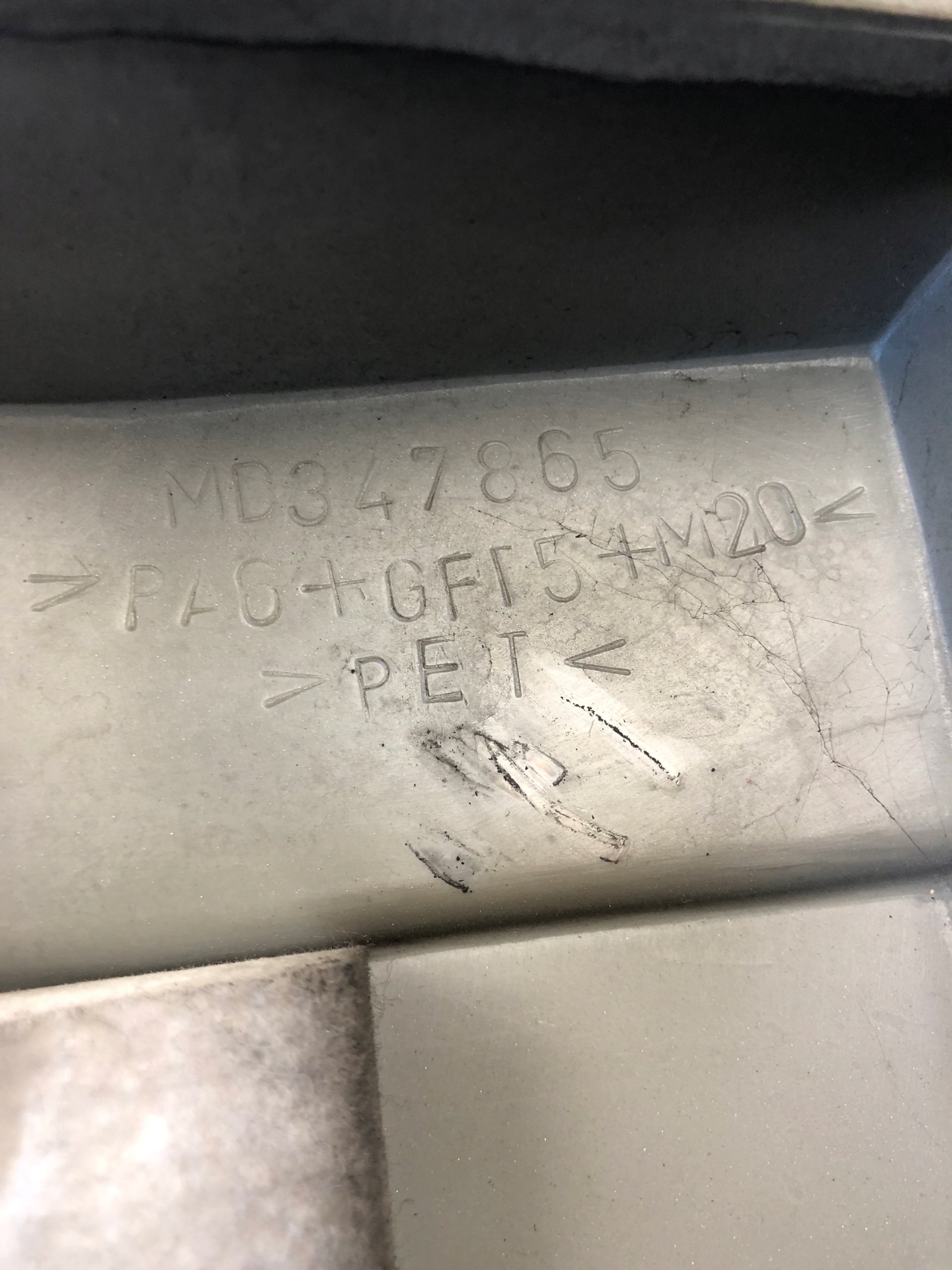 cover motor cover MITSUBISHI MD347865