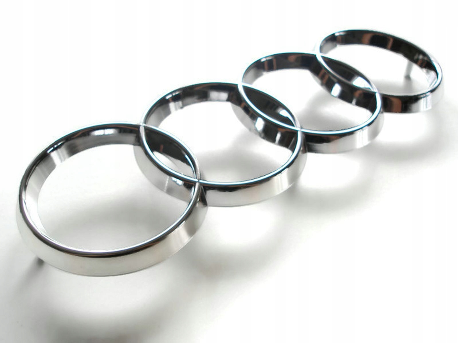 EMBLEMAT ZNACZEK LOGO Audi 80 100 przód 262m KÓŁKA