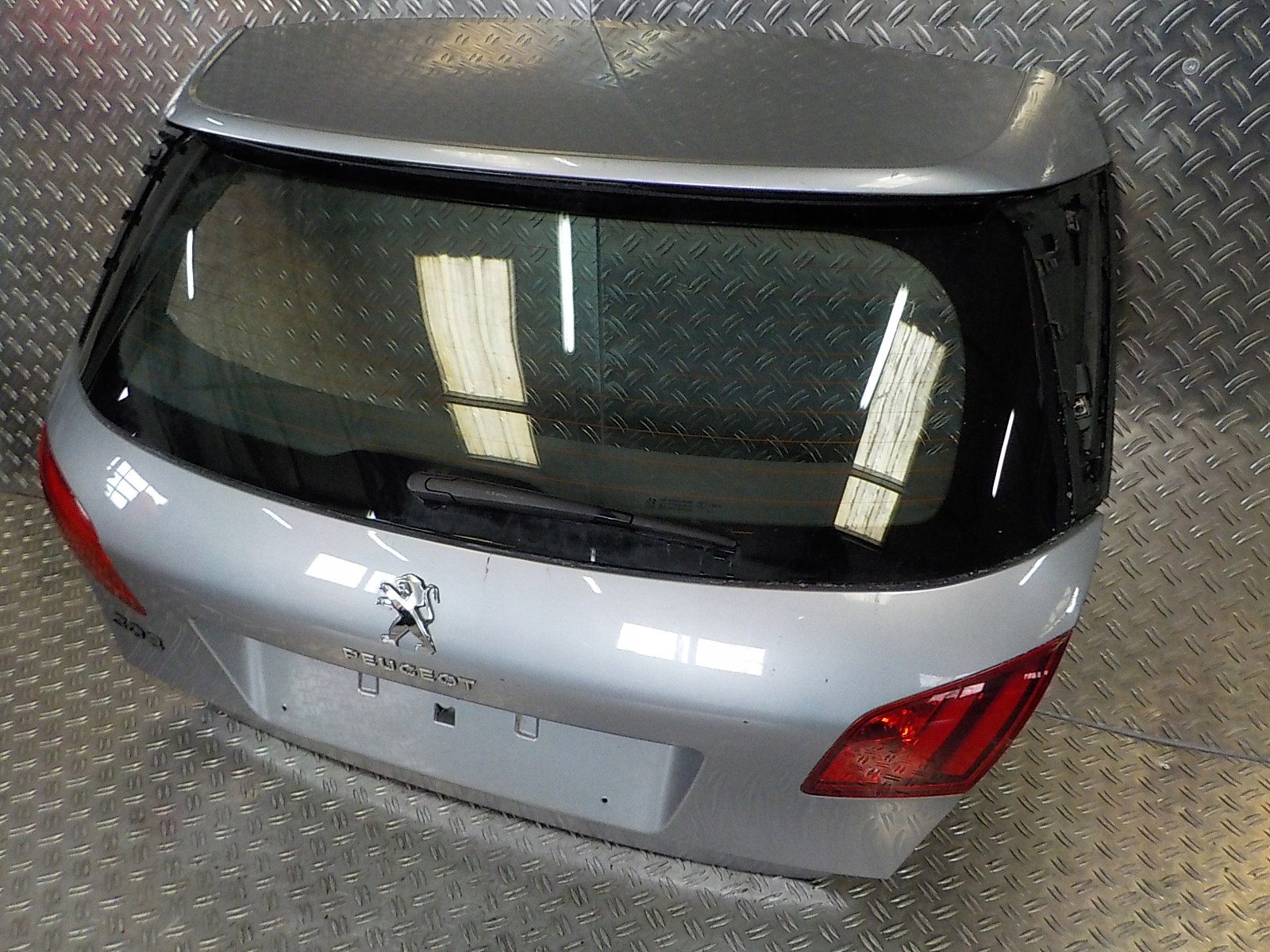 PEUGEOT 308 2013-2019 KLAPA BAGAŻNIKA TYŁ TYLNA Typ samochodu Samochody osobowe