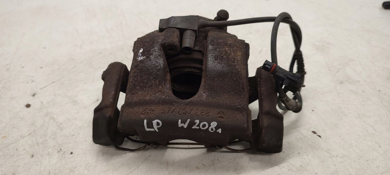 caliper front front right left Mercedes W208 2,0 compressor;