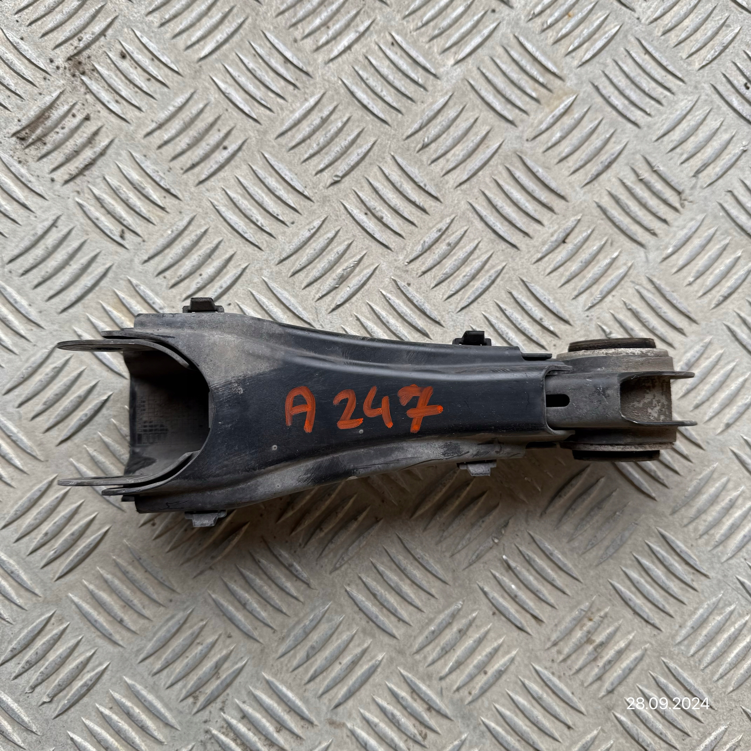 Querlenker hinten MERCEDES B-KLASA W247 1.3 CGI